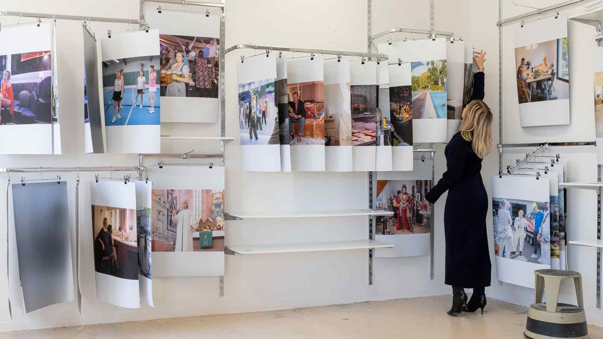 HSBI Fotografiestudentin nimmt 37 verschiedene &raquo;Selbstporträts&laquo; auf und entlarvt weibliche Stereotypen [sic!]