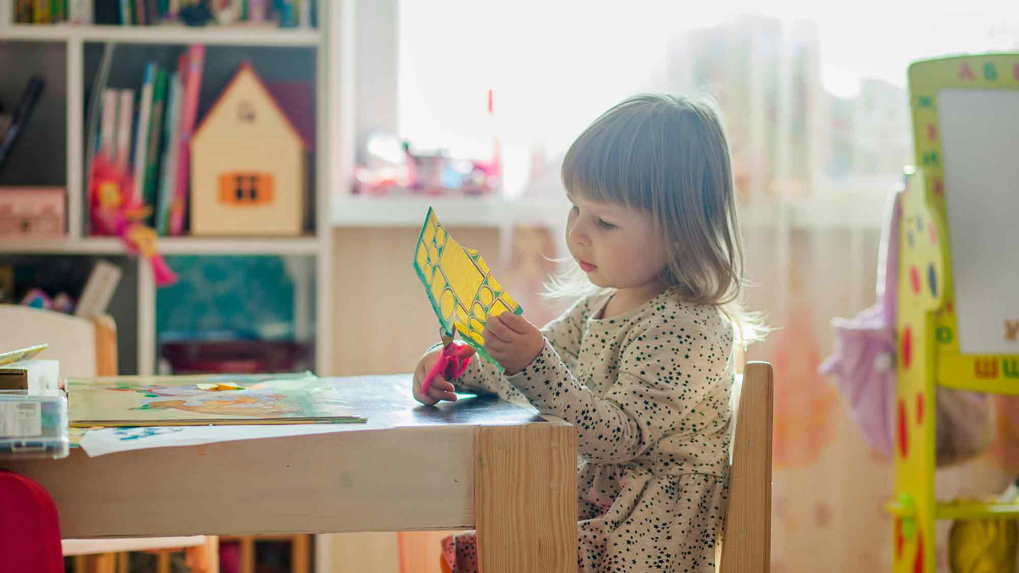 Ordnung im Kinderzimmer leichtgemacht – mit dem richtigen Spielzeugregal zu mehr Struktur Ordnung im Kinderzimmer leichtgemacht – mit dem richtigen Spielzeugregal zu mehr Struktur