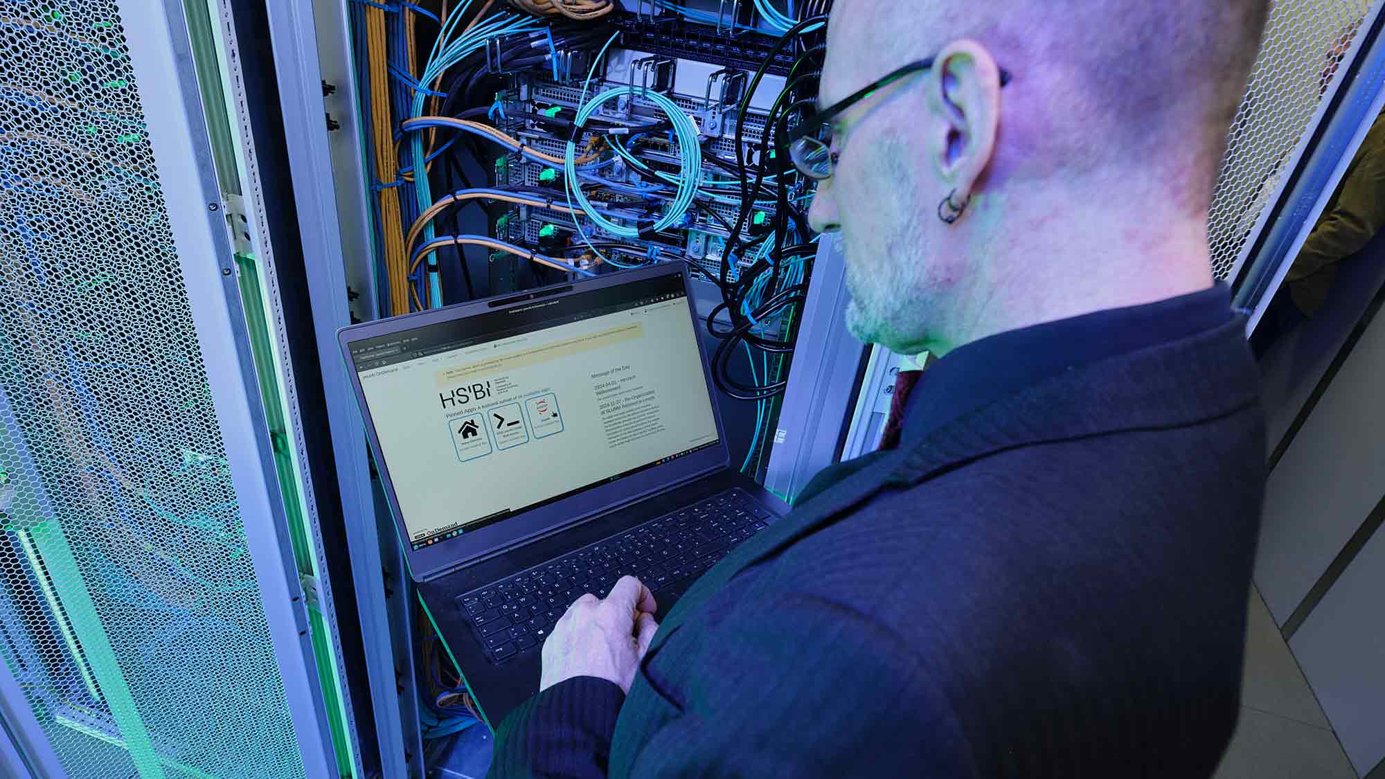 Rechenpower für KI: Die HSBI bietet Forschern und Studenten mit »yourAI« eine leistungsfähige IT Infrastruktur Rechenpower für KI: Die HSBI bietet Forschern und Studenten mit »yourAI« eine leistungsfähige IT Infrastruktur