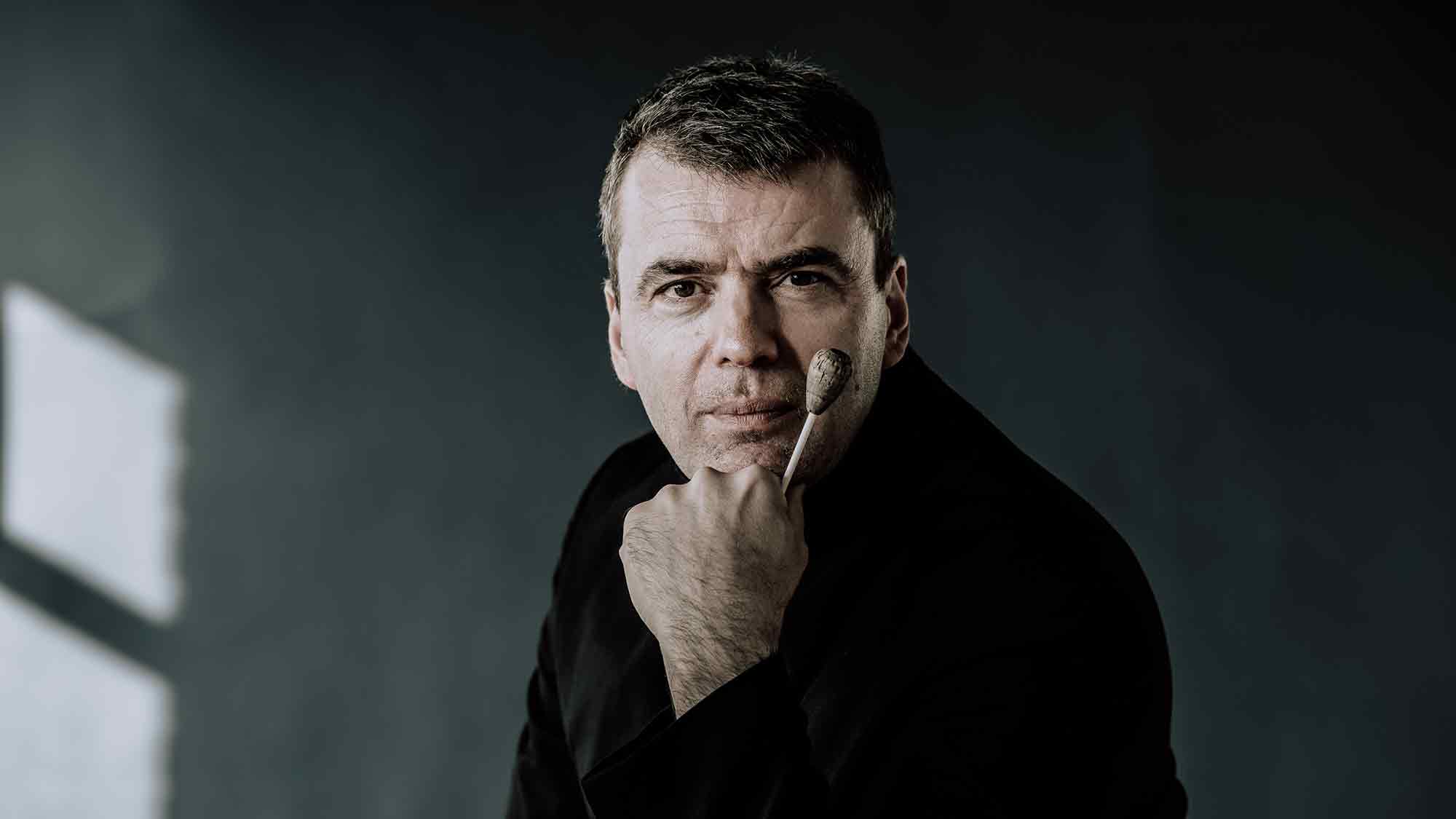 Dortmunder Philharmoniker gratulieren Gabriel Feltz zum »Oper! Award« für »Amerika« am Opernhaus Zürich Dortmunder Philharmoniker gratulieren Gabriel Feltz zum »Oper! Award« für »Amerika« am Opernhaus Zürich