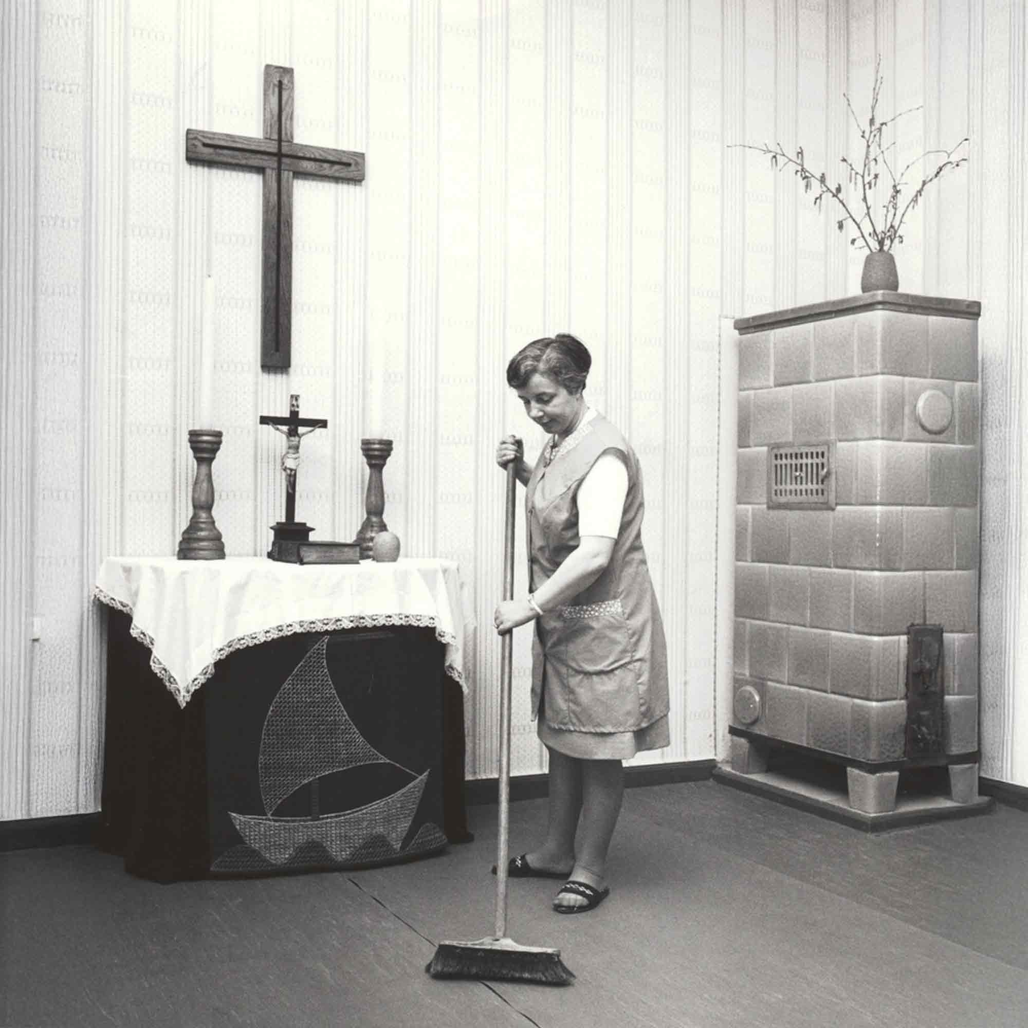 Kunstraum Elsa Bielefeld: »Wer die Kirche putzt« – Kirche und Gender im Werk des Fotografen Vincent Böckstiegel, 29. März bis 21. Mai 2025 Kunstraum Elsa Bielefeld: »Wer die Kirche putzt« – Kirche und Gender im Werk des Fotografen Vincent Böckstiegel, 29. März bis 21. Mai 2025