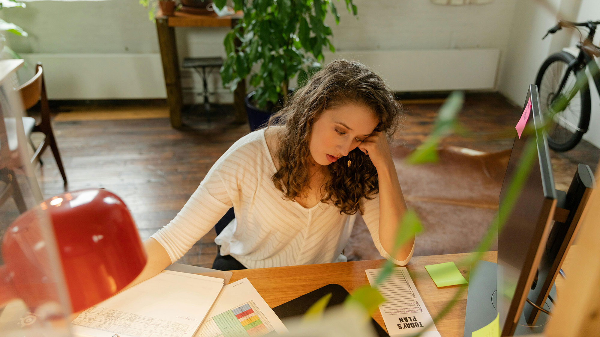 Beschäftigte vergeuden 5 Stunden pro Woche mit der Suche nach Projektinfos. Diese Lösungen verbessern die Produktivität! Beschäftigte vergeuden 5 Stunden pro Woche mit der Suche nach Projektinfos. Diese Lösungen verbessern die Produktivität!