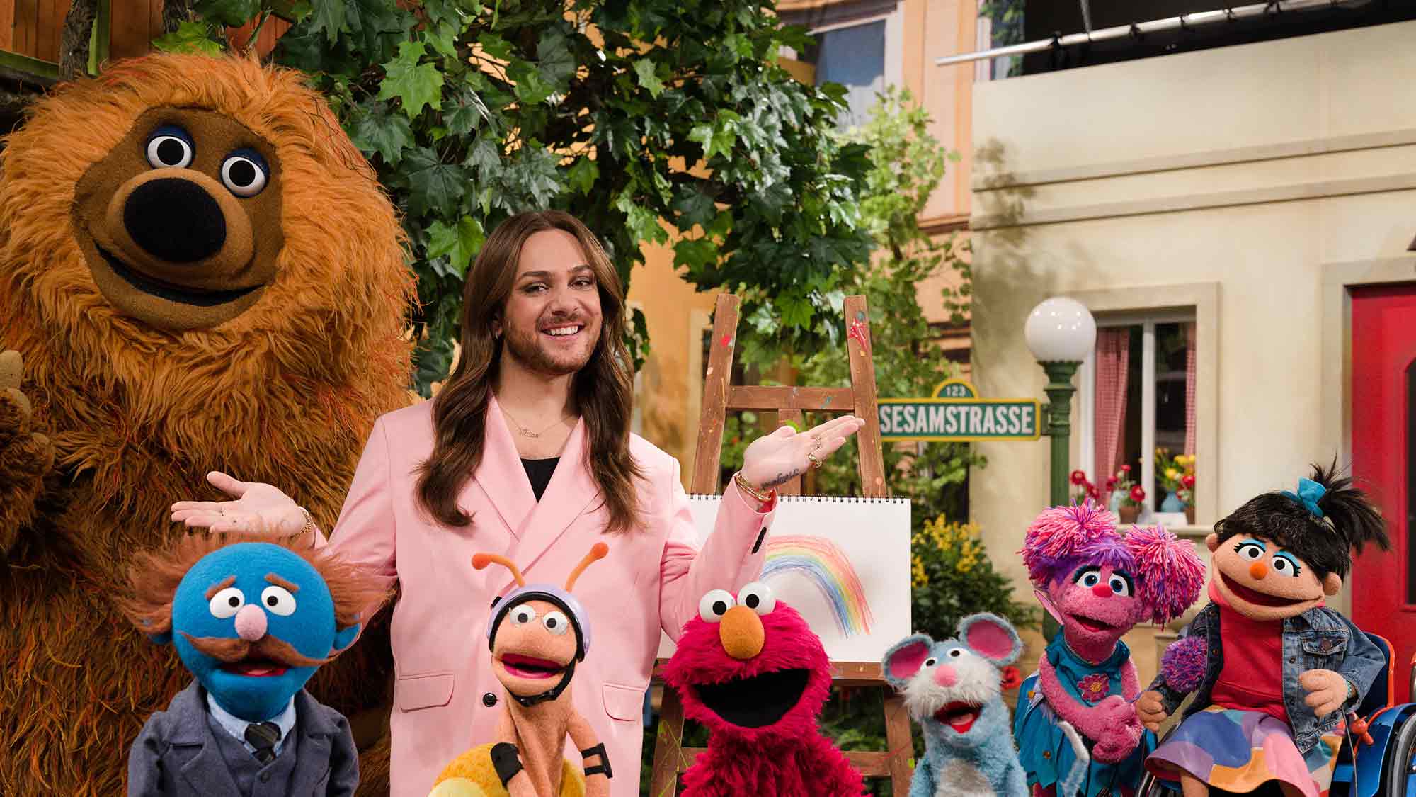 NDR dreht neue Folgen für die Sesamstraße: Ernie, Bert & Co. treffen auf Riccardo Simonetti und Siegfried & Joy