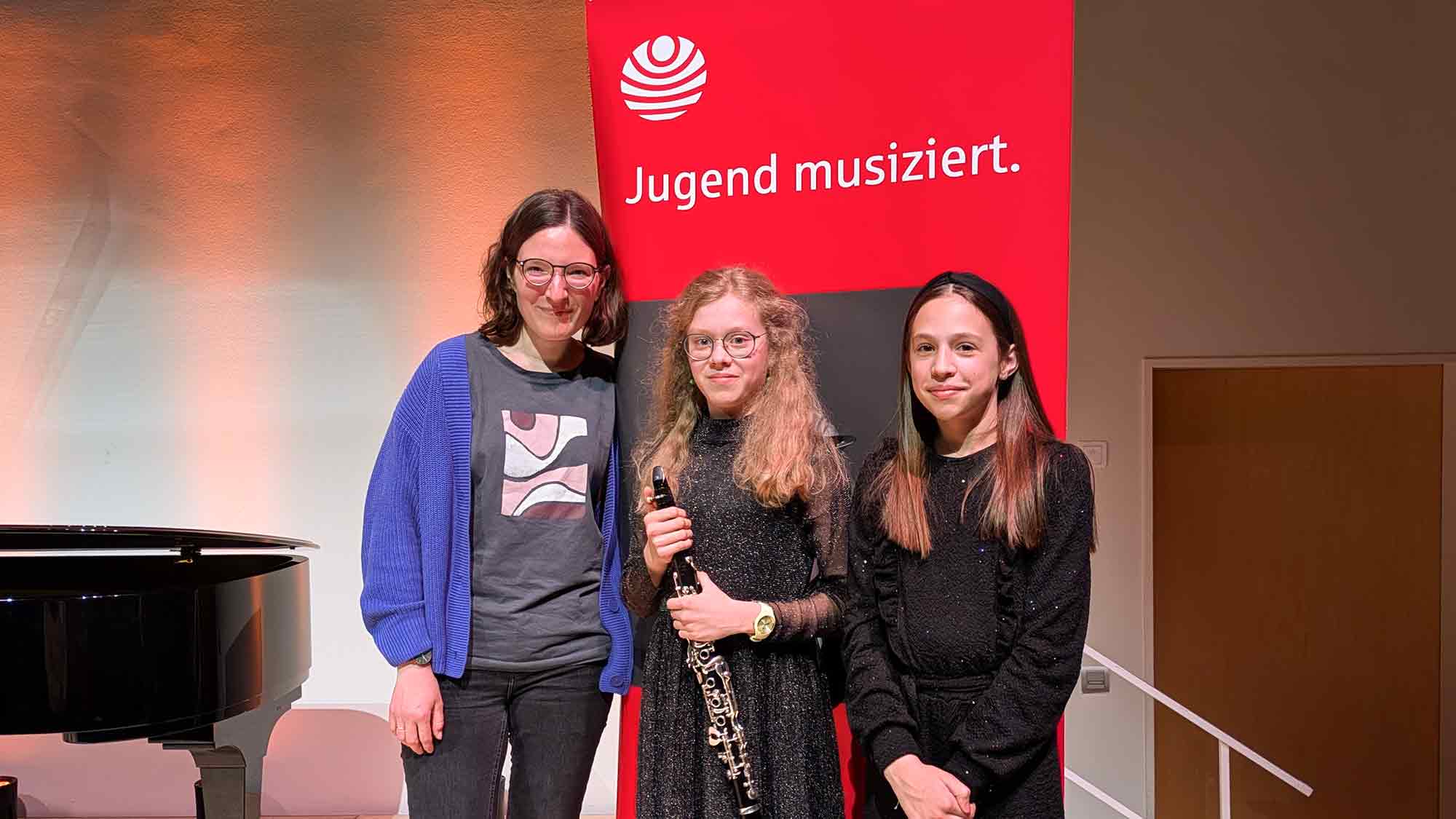 Musikschule Lemgo: Musikschülerinnen erspielen sich den ersten Platz beim Landeswettbewerb »Jugend musiziert« in Essen Musikschule Lemgo: Musikschülerinnen erspielen sich den ersten Platz beim Landeswettbewerb »Jugend musiziert« in Essen