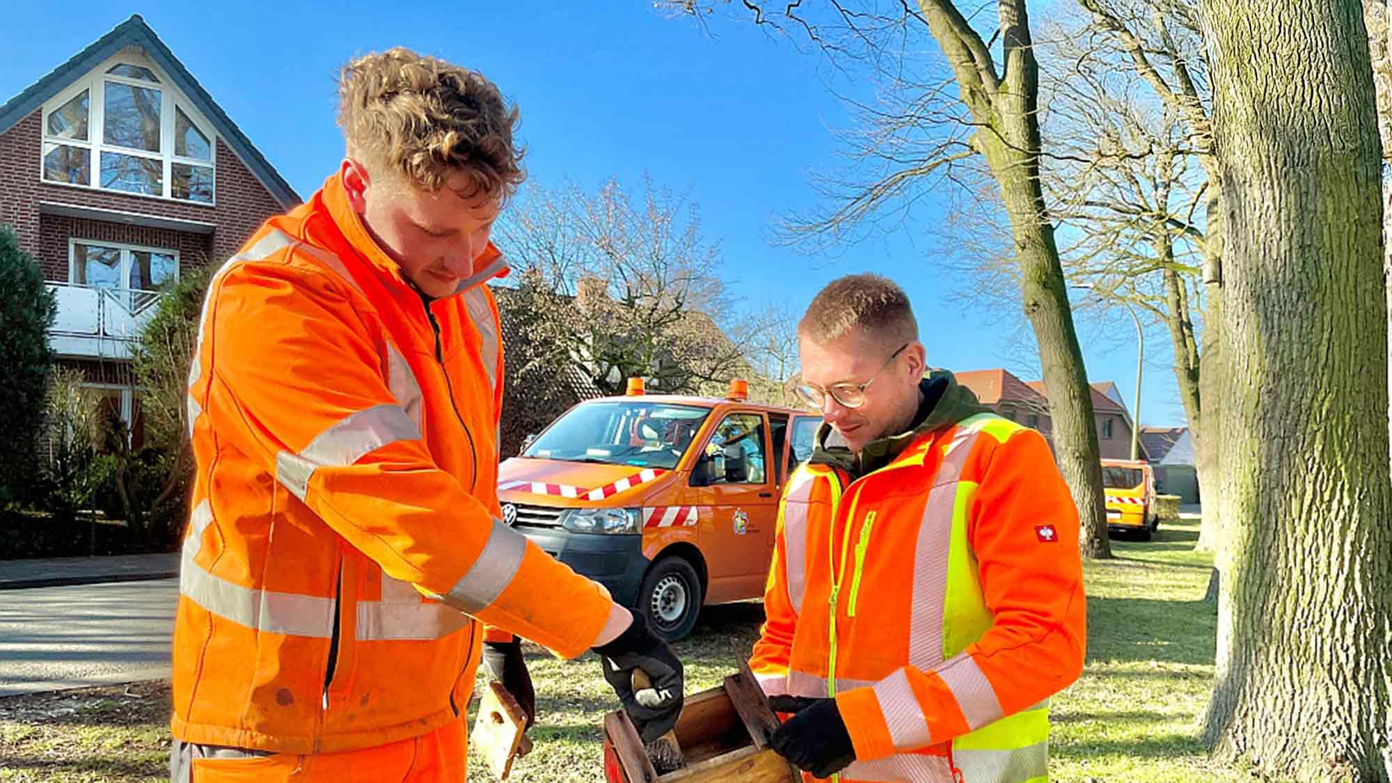 Wohnraum für Rietbergs Vogelwelt: Bauhof Mitarbeiter reinigen jedes Jahr mehr als 100 Kästen