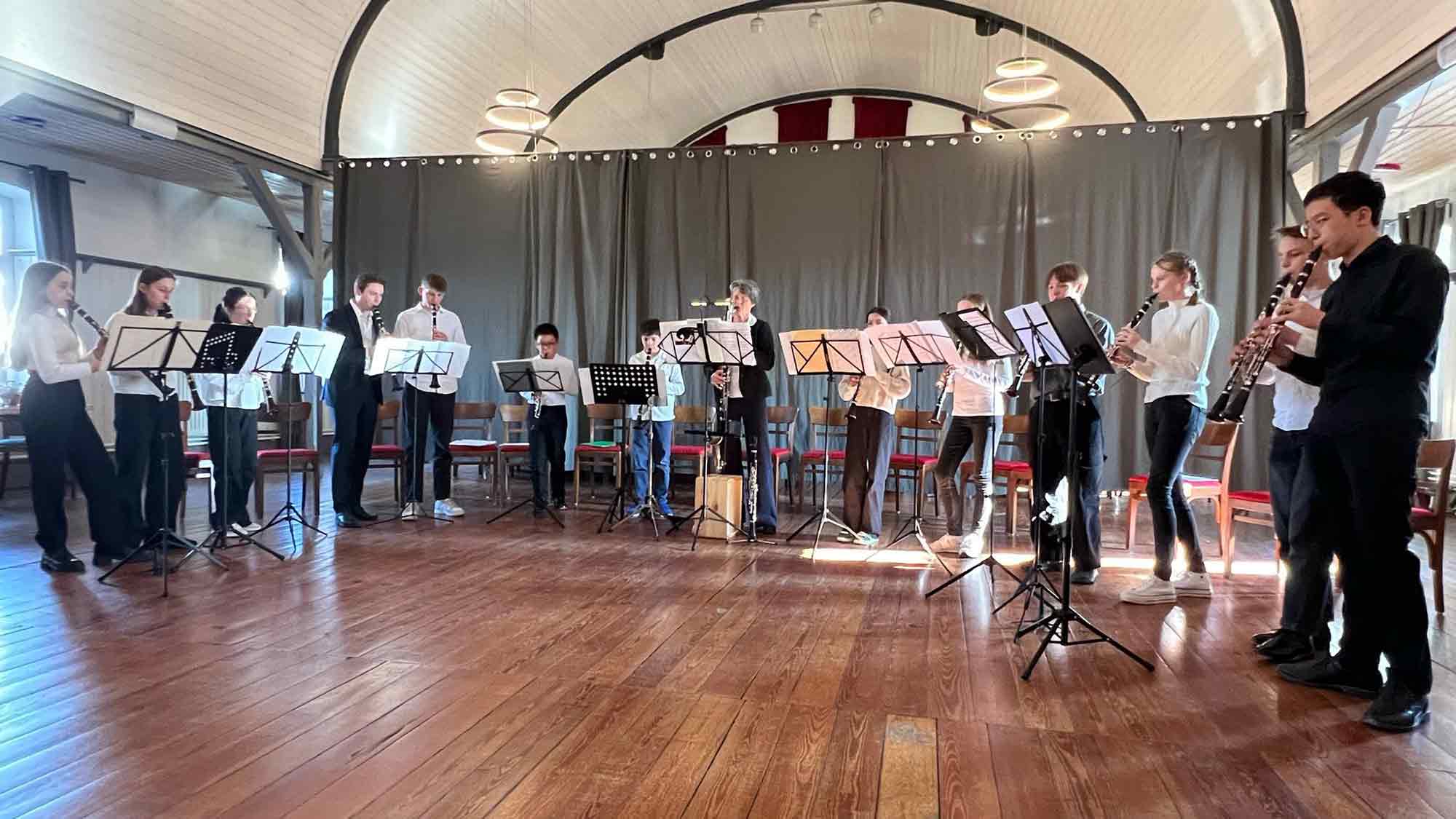 Klarinette und Kegel – erfolgreiches Konzert des Klarinettenensembles »BlattArt« der Johannes Brahms Musikschule im Gasthof »Zum Klüt« Klarinette und Kegel – erfolgreiches Konzert des Klarinettenensembles »BlattArt« der Johannes Brahms Musikschule im Gasthof »Zum Klüt«
