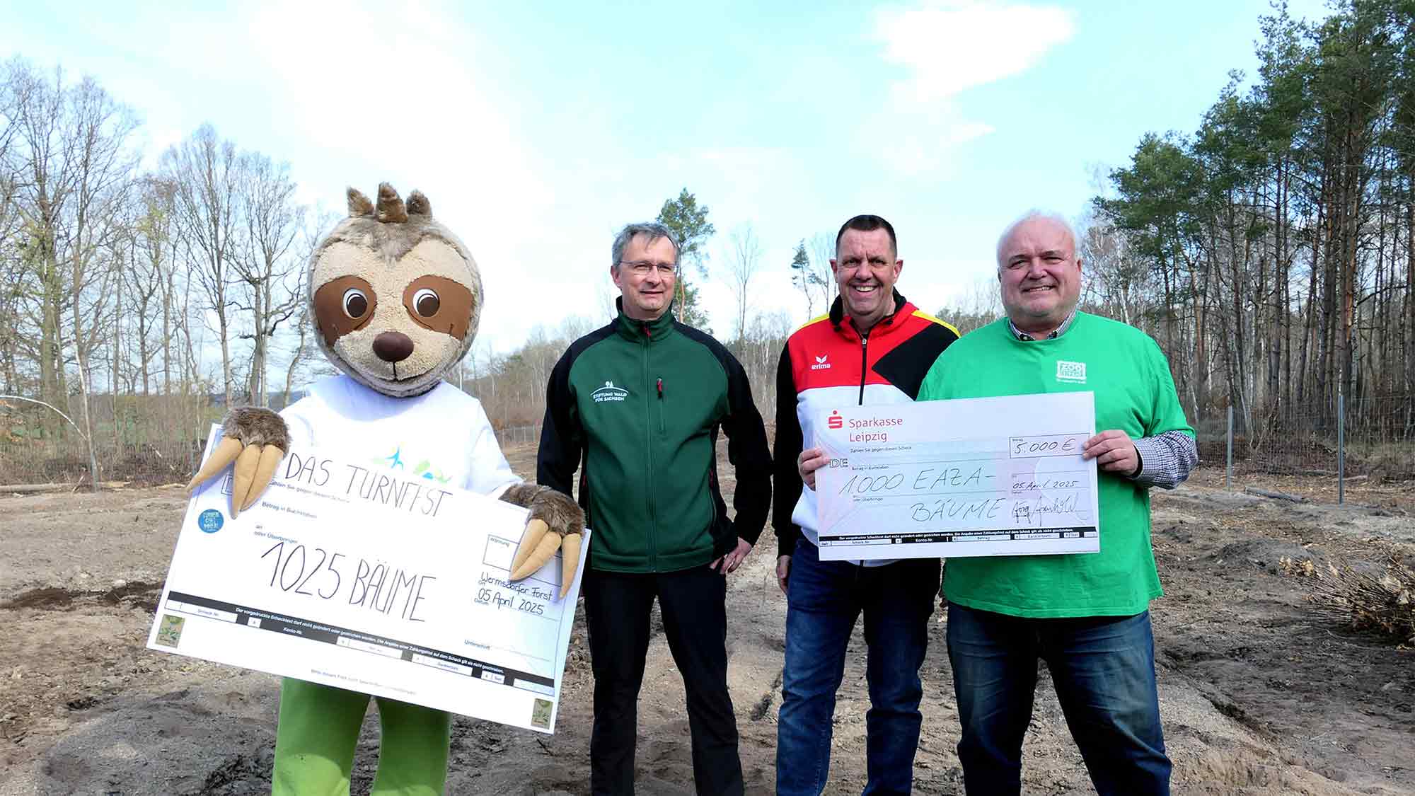 Waldmeisterschaft: 2.025 Bäume gepflanzt – Internationales Turnfest und Zoo Leipzig mit Helfern aktiv