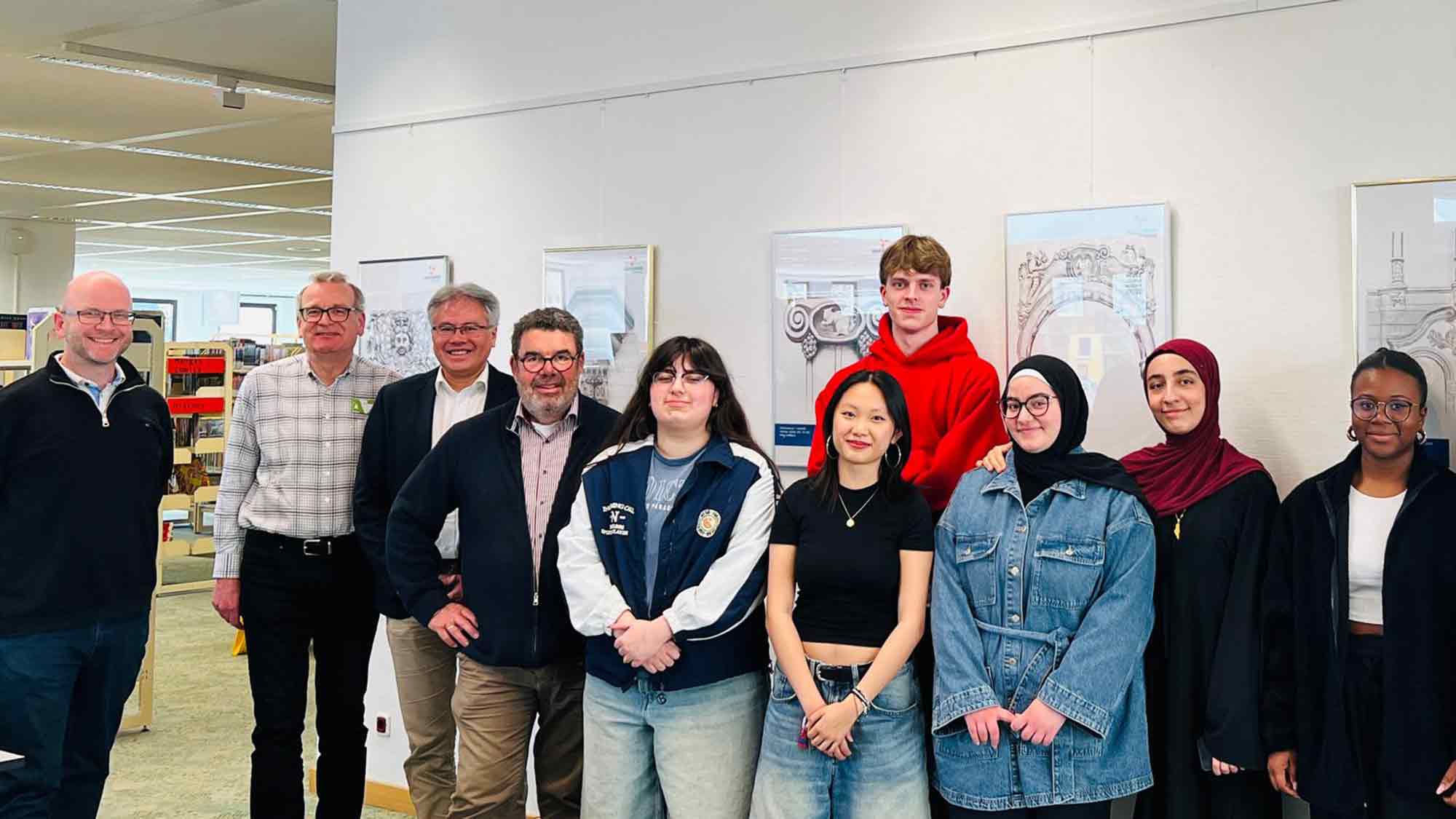 Mönchengladbach: Schüler des Hugo Junkers Gymnasiums präsentieren die Ausstellung »Architekturelemente Rheydt« Mönchengladbach: Schüler des Hugo Junkers Gymnasiums präsentieren die Ausstellung »Architekturelemente Rheydt«