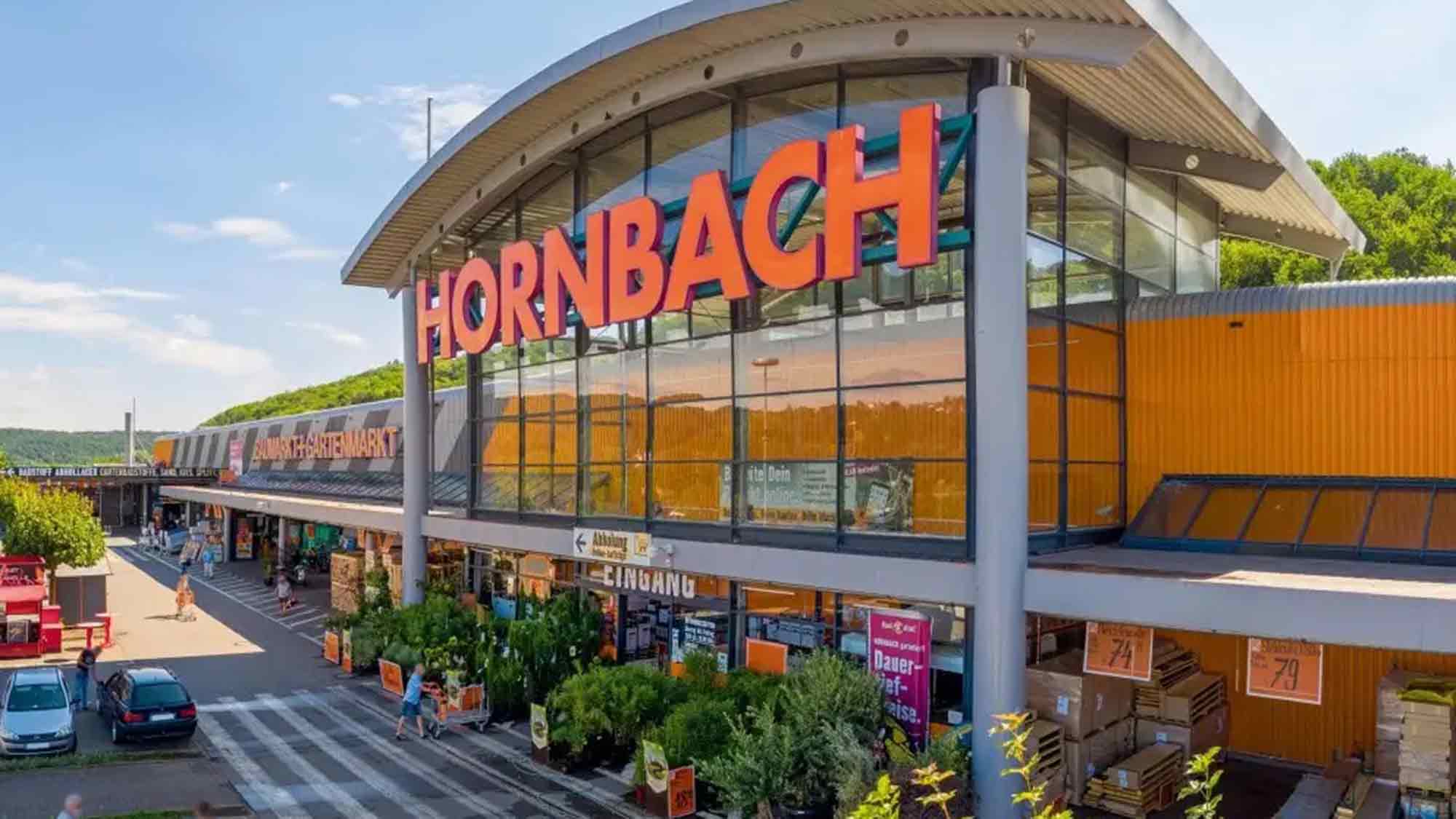 Hornbach in Tübingen trotz Feuerwehreinsatz in benachbarter Lagerhalle geöffnet – Marktbetrieb nicht eingeschränkt Hornbach in Tübingen trotz Feuerwehreinsatz in benachbarter Lagerhalle geöffnet – Marktbetrieb nicht eingeschränkt