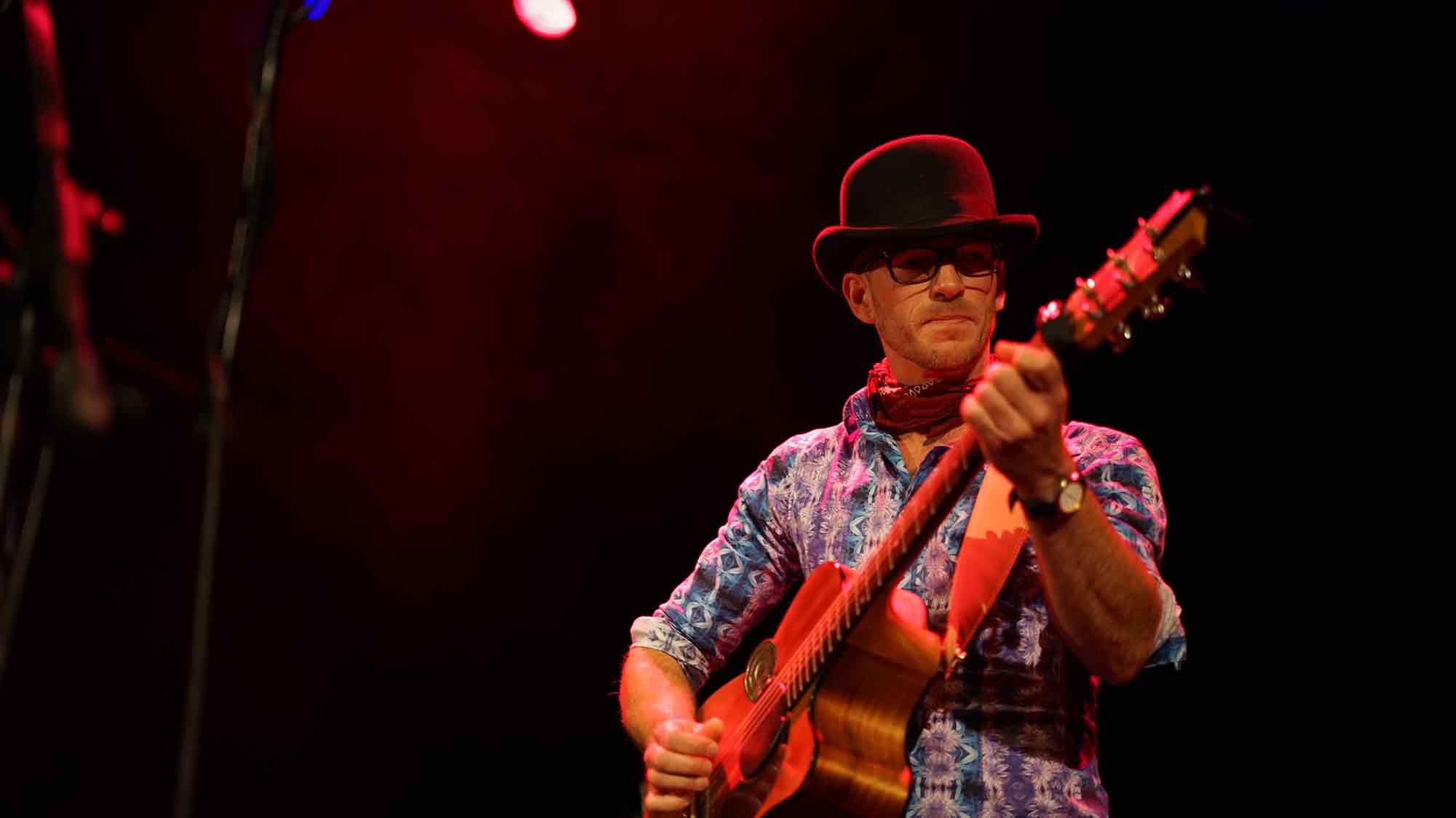 Mit Groove, Blues & Melone – One Man Band Markuz Walach am Samstag, 19. April 2025, zu Gast in der Kulturscheune Bad Sassendorf Mit Groove, Blues & Melone – One Man Band Markuz Walach am Samstag, 19. April 2025, zu Gast in der Kulturscheune Bad Sassendorf