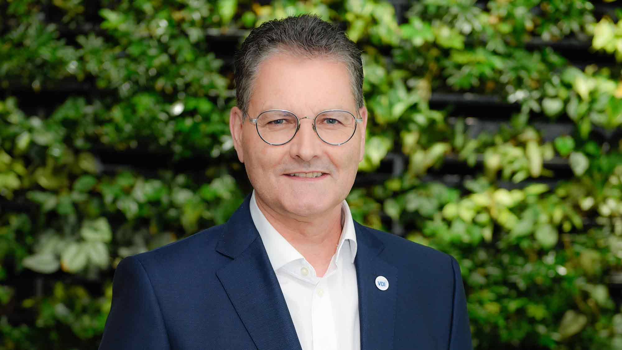 VDI zur Ankündigung eines »Super Hightech Ministeriums«: Licht und Schatten im Bereich Technik und Innovation im Koalitionsvertrag von Union und SPD VDI zur Ankündigung eines »Super Hightech Ministeriums«: Licht und Schatten im Bereich Technik und Innovation im Koalitionsvertrag von Union und SPD