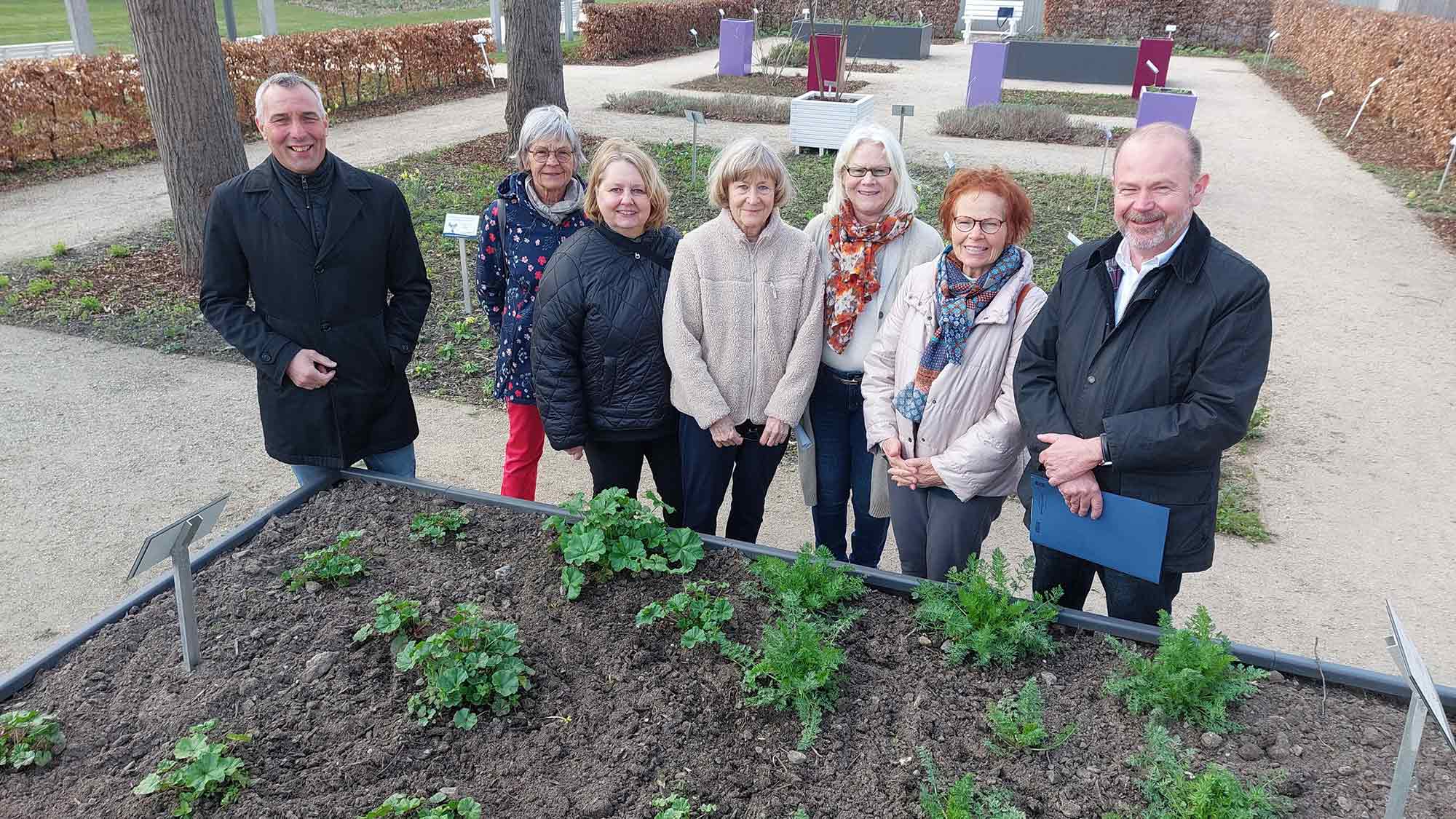Rund 2.000 Heilpflanzen wachsen nun im »Kneipp Kräutergarten« im Kurpark von Bad Salzuflen Rund 2.000 Heilpflanzen wachsen nun im »Kneipp Kräutergarten« im Kurpark von Bad Salzuflen