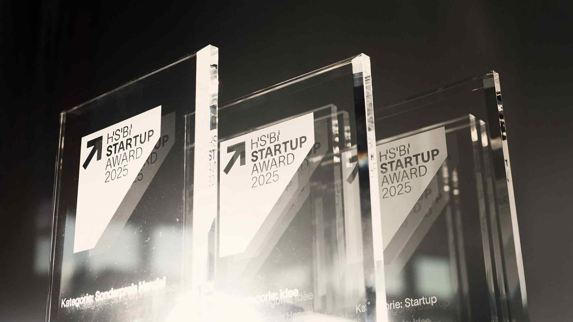 HSBI Start up Award erstmals verliehen: Sieger sind ein KI Tool für Pharma, eine clevere Werkzeugbörse und … eine Tütensuppe HSBI Start up Award erstmals verliehen: Sieger sind ein KI Tool für Pharma, eine clevere Werkzeugbörse und … eine Tütensuppe