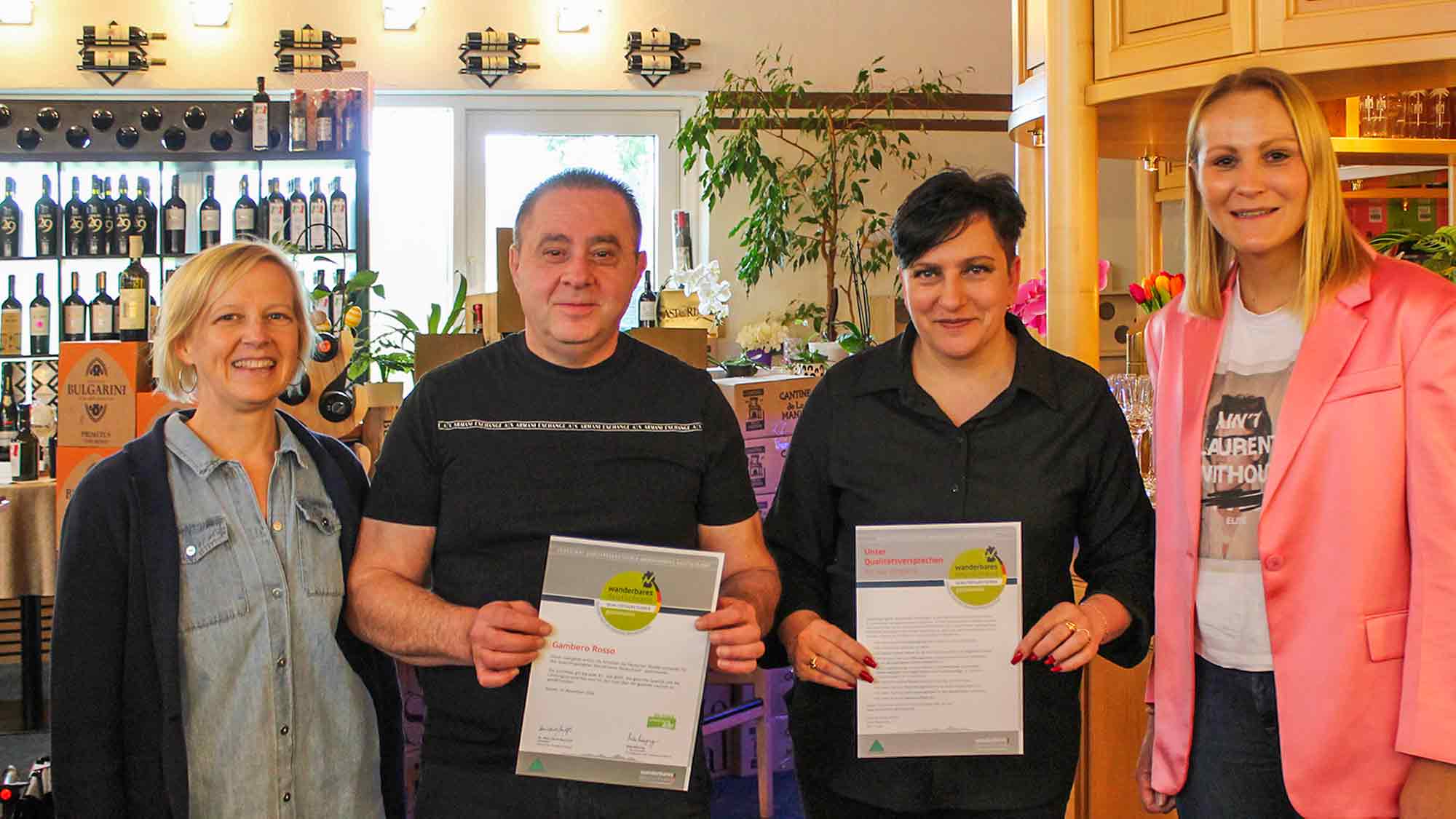 Restaurant am Golfplatz »Gambero Rosso« in Sonnenbühl erneut als »Qualitätsgastgeber Wanderbares Deutschland« rezertifiziert Restaurant am Golfplatz »Gambero Rosso« in Sonnenbühl erneut als »Qualitätsgastgeber Wanderbares Deutschland« rezertifiziert