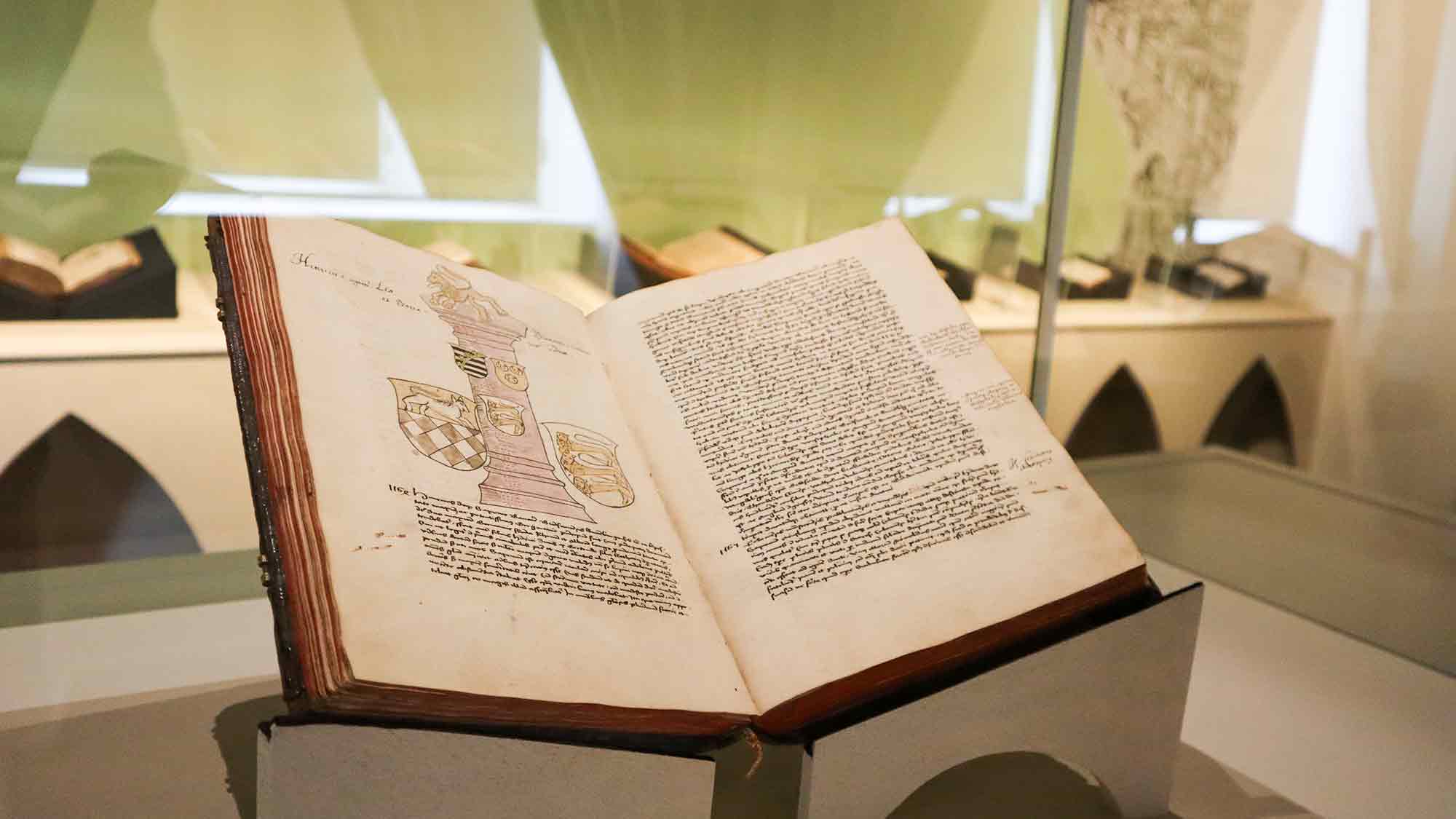 Auf den Spuren der westfälischen Geschichte – Museum Abtei Liesborn zeigt älteste Chronik Westfalens, 27. April bis 19. Oktober 2025 Auf den Spuren der westfälischen Geschichte – Museum Abtei Liesborn zeigt älteste Chronik Westfalens, 27. April bis 19. Oktober 2025