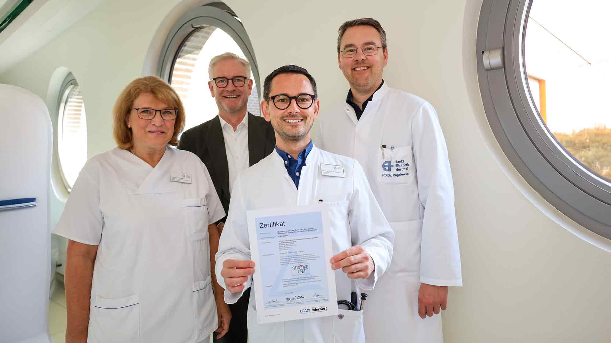 Zertifizierte Stroke Unit im Sankt Elisabeth Hospital Gütersloh – Auditoren bestätigen hohe Expertise bei der Behandlung von Schlaganfallpatienten Zertifizierte Stroke Unit im Sankt Elisabeth Hospital Gütersloh – Auditoren bestätigen hohe Expertise bei der Behandlung von Schlaganfallpatienten