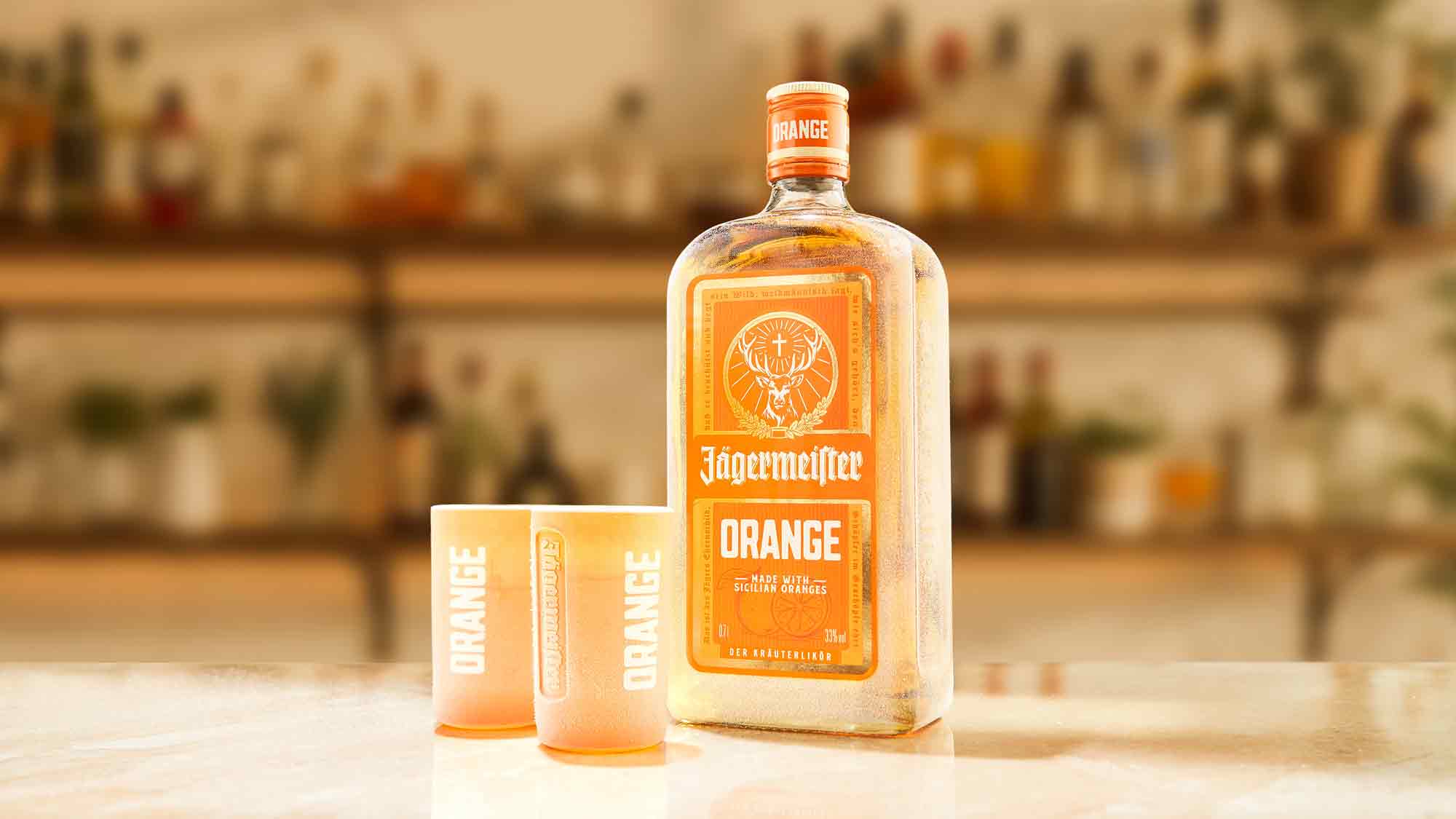Jägermeister »Orange«, der neue fruchtig frische Shot für den Kickstart in die besten Nächte Jägermeister »Orange«, der neue fruchtig frische Shot für den Kickstart in die besten Nächte