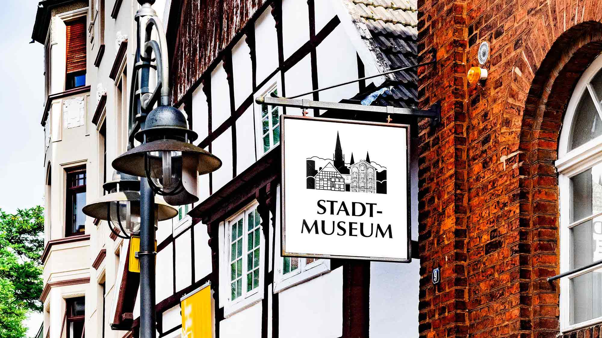 Veranstaltungen im Stadtmuseum Gütersloh im Mai 2025: Öffentliche Führung, Schauweben und Klosterfahrt Veranstaltungen im Stadtmuseum Gütersloh im Mai 2025: Öffentliche Führung, Schauweben und Klosterfahrt