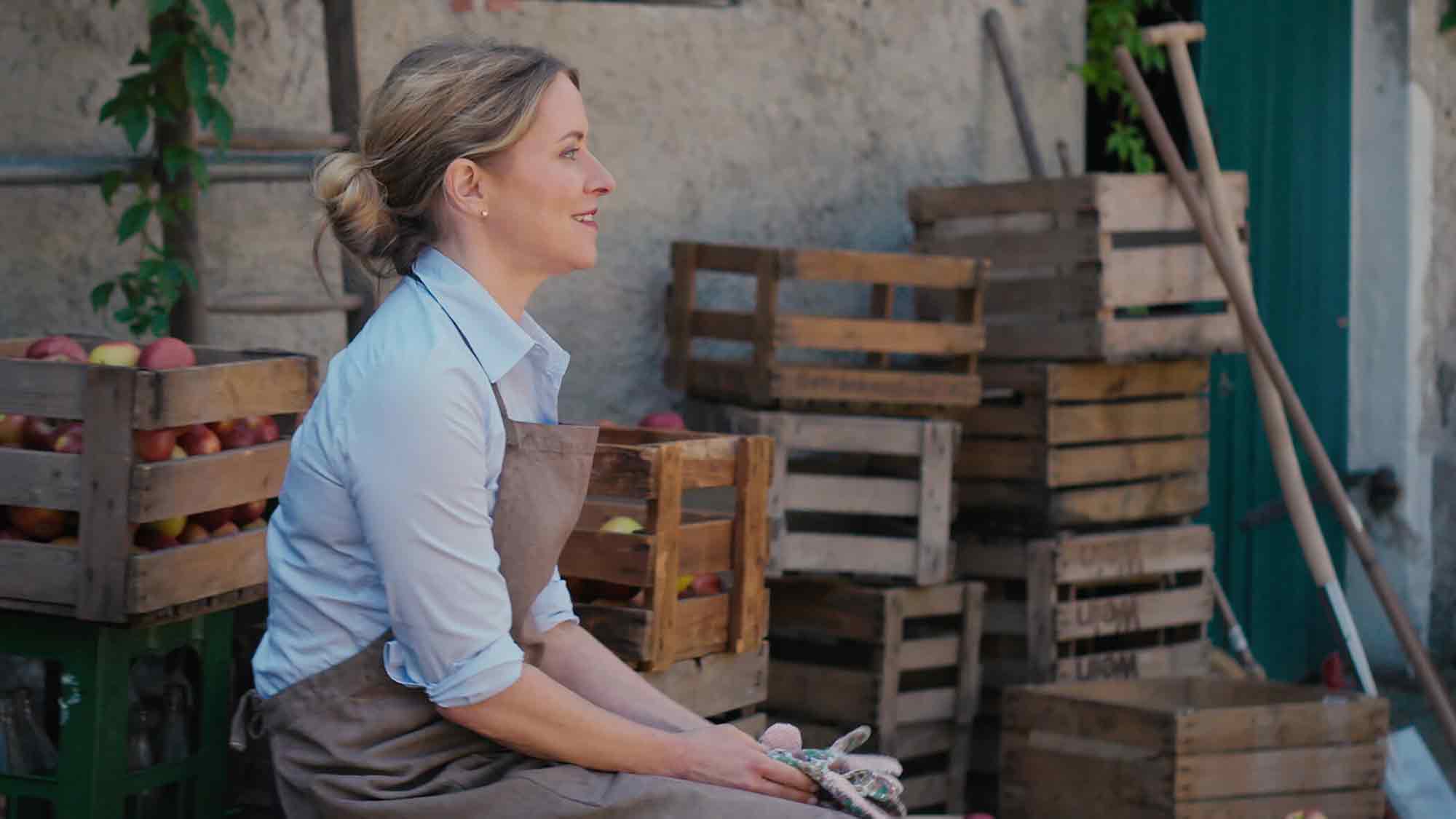 »Sat.1« und Joyn drehen die neue tägliche Serie »Ein Hof zum Verlieben« – Diana Staehly erbt in »Sat.1« einen Apfelhof »Sat.1« und Joyn drehen die neue tägliche Serie »Ein Hof zum Verlieben« – Diana Staehly erbt in »Sat.1« einen Apfelhof
