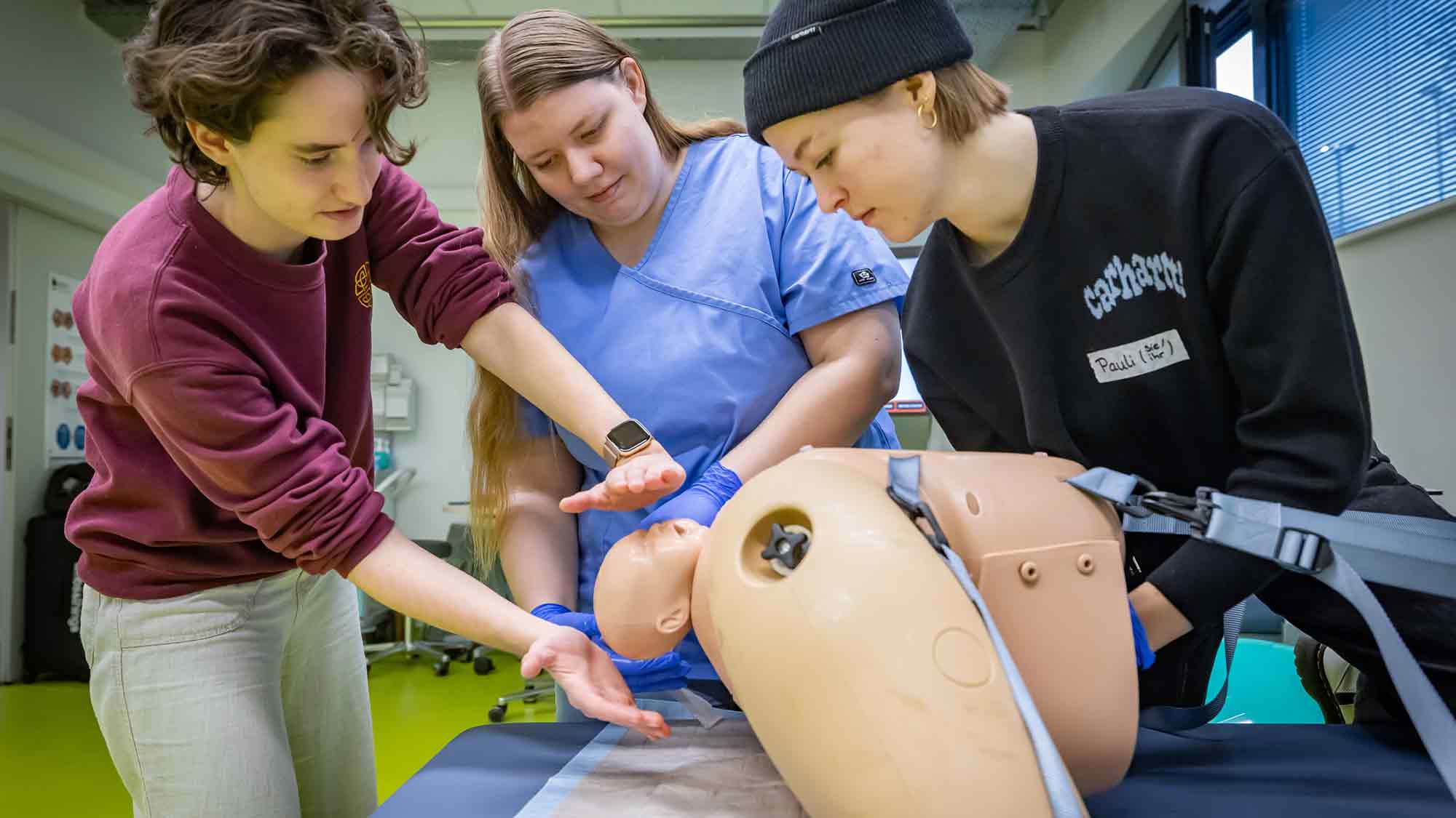 Zum Tag der Hebammen am 5. Mai 2025: HSBI Hebammenwissenschaftstudentinnen als Fachpersonen Zum Tag der Hebammen am 5. Mai 2025: HSBI Hebammenwissenschaftstudentinnen als Fachpersonen