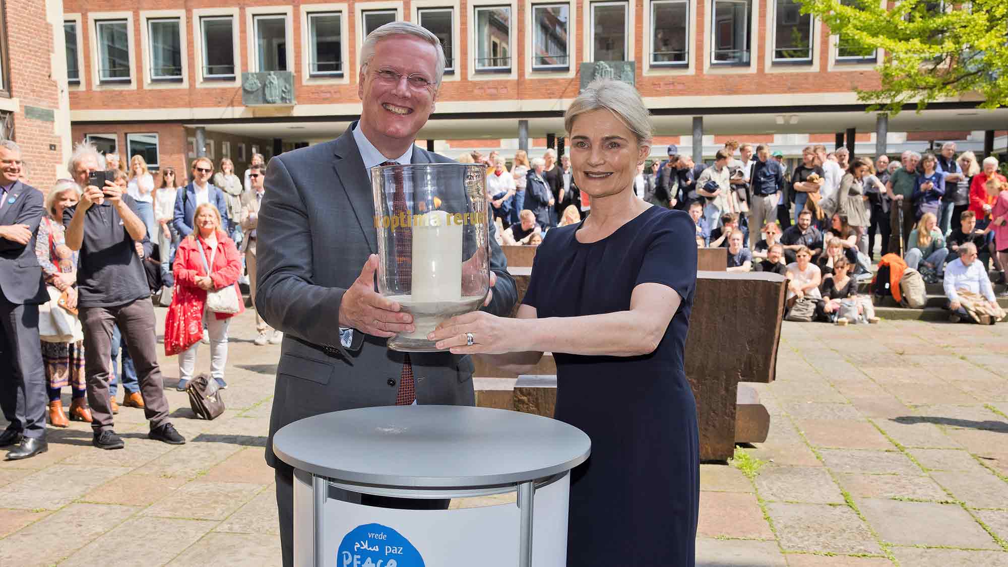 Gedenktag 15. Mai 2025: Freiheitsfeuer kommt aus Enschede nach Münster Gedenktag 15. Mai 2025: Freiheitsfeuer kommt aus Enschede nach Münster
