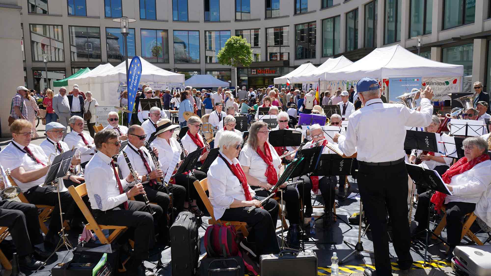 Vielfältiges Europafest in Detmold – Partnerschaft zu Zeitz steht im Mittelpunkt der Europatage Vielfältiges Europafest in Detmold – Partnerschaft zu Zeitz steht im Mittelpunkt der Europatage
