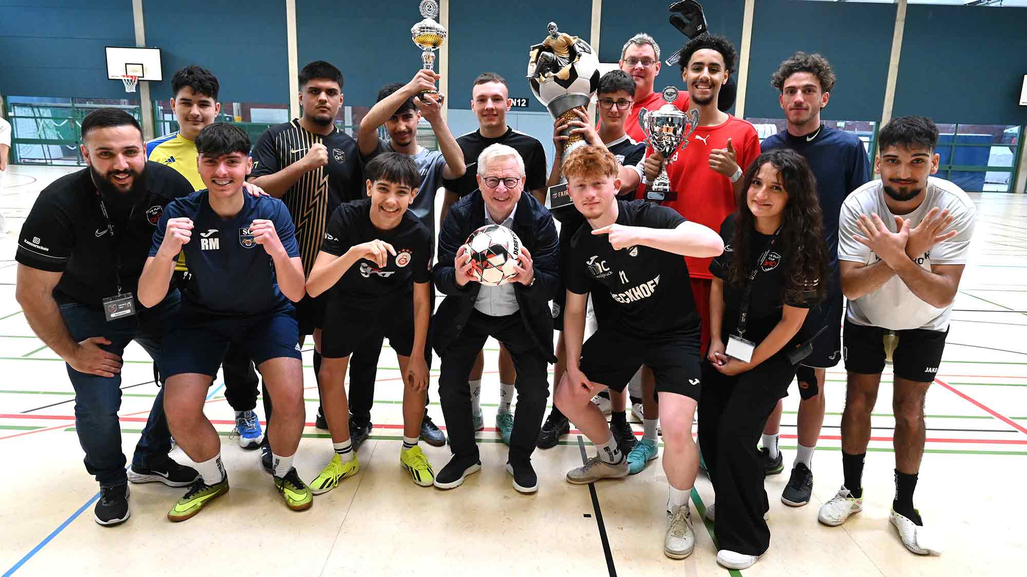 Rheda Wiedenbrück: Fair Play Cup – Pokal für die fairste Mannschaft ging nach Hamm Rheda Wiedenbrück: Fair Play Cup – Pokal für die fairste Mannschaft ging nach Hamm