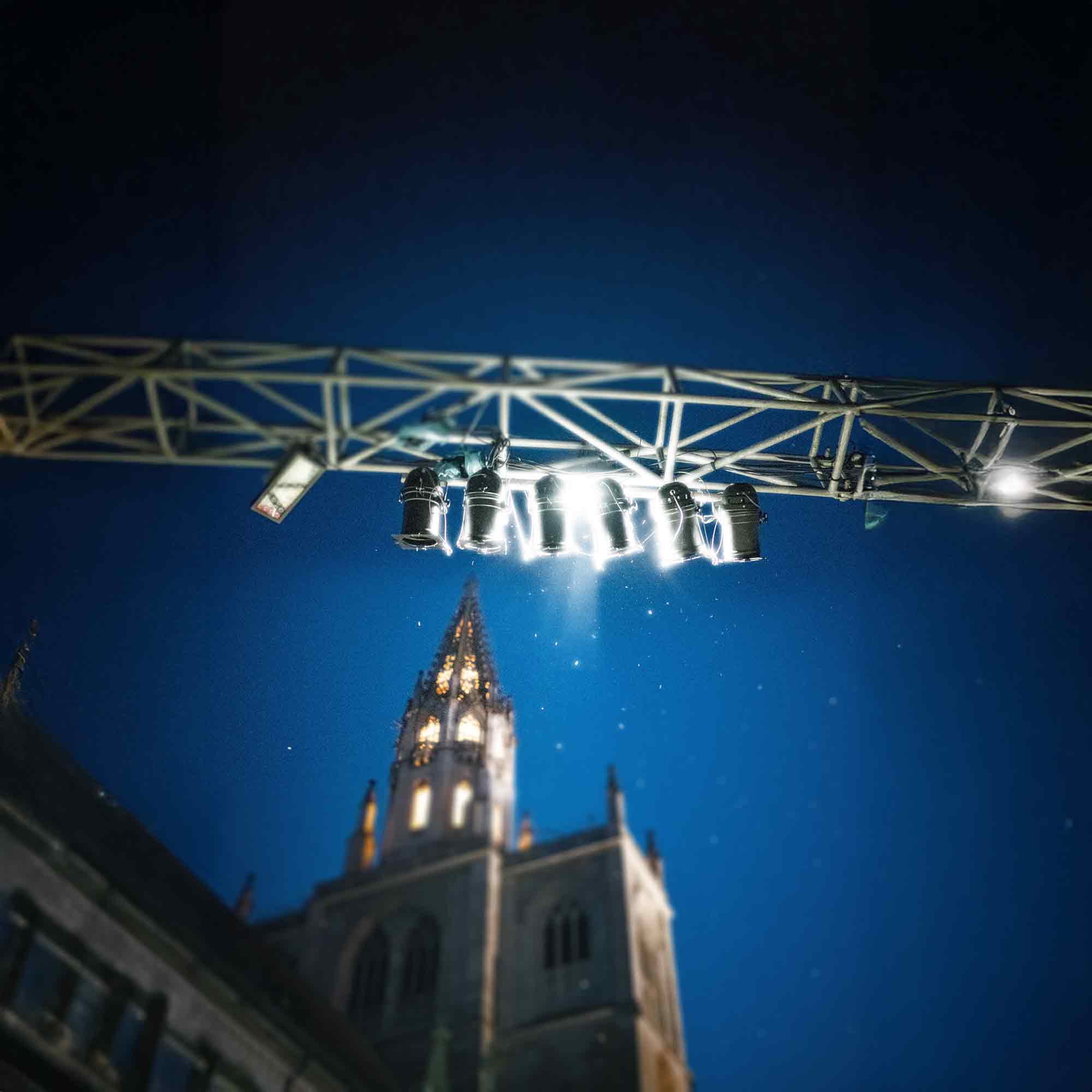 Theatererlebnis für alle Sinne unter freiem Himmel vor historischer Kulisse: Brechts »Die Dreigroschenoper« Theatererlebnis für alle Sinne unter freiem Himmel vor historischer Kulisse: Brechts »Die Dreigroschenoper«
