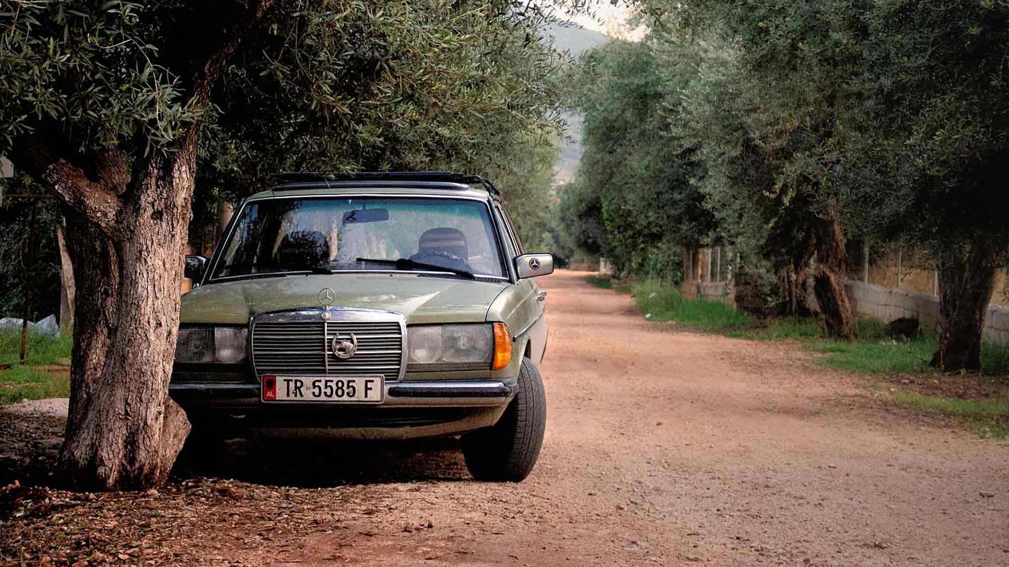 Klassiker auf deutschen Straßen: Warum sind alte Mercedes und BMWs noch auf der Straße – und in unseren Herzen?