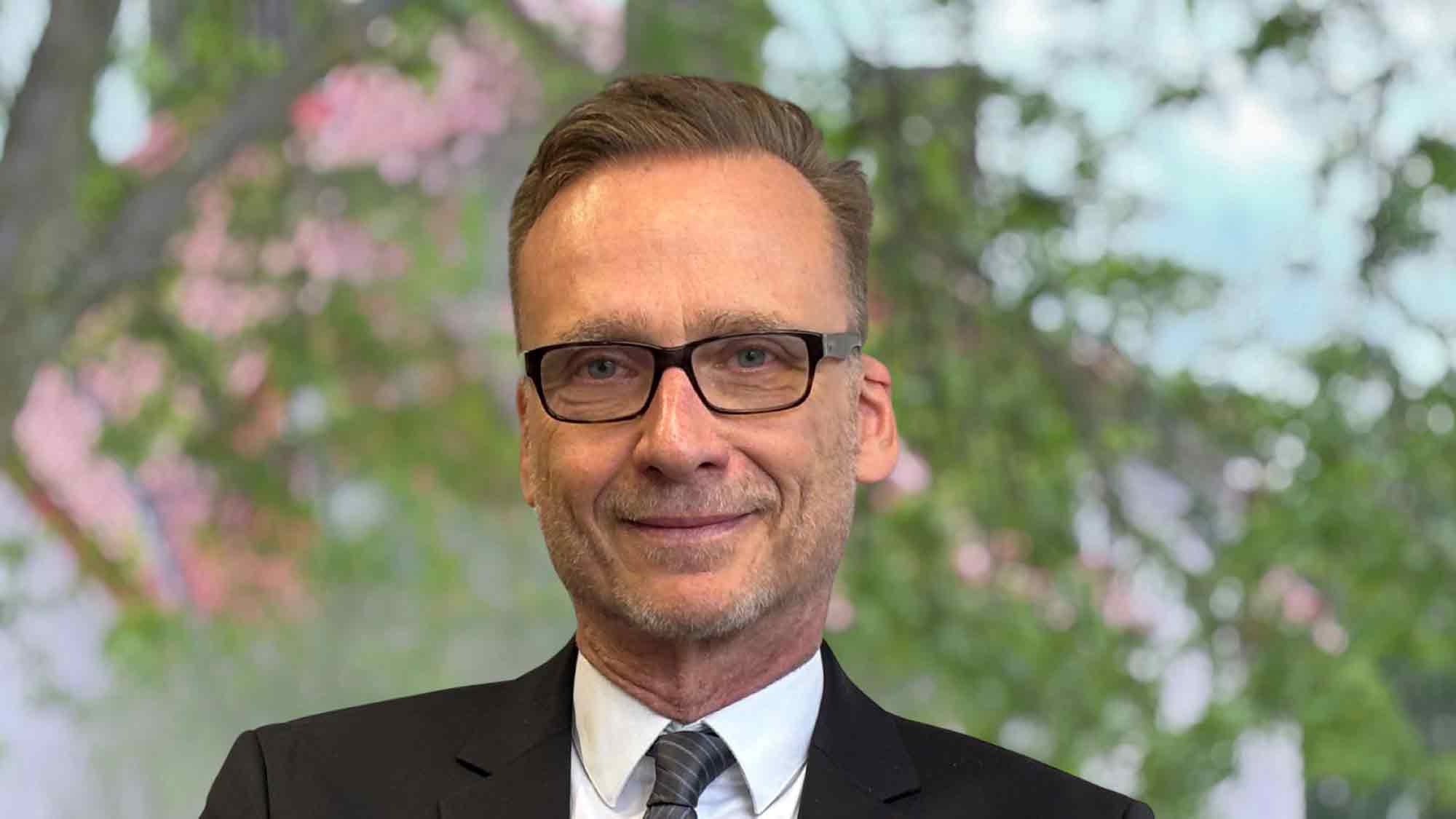 Neuer Chefarzt der Pneumologie am Klinikum Bielefeld: Dr. med. Klaus Henning Thomas übernimmt Leitung Neuer Chefarzt der Pneumologie am Klinikum Bielefeld: Dr. med. Klaus Henning Thomas übernimmt Leitung