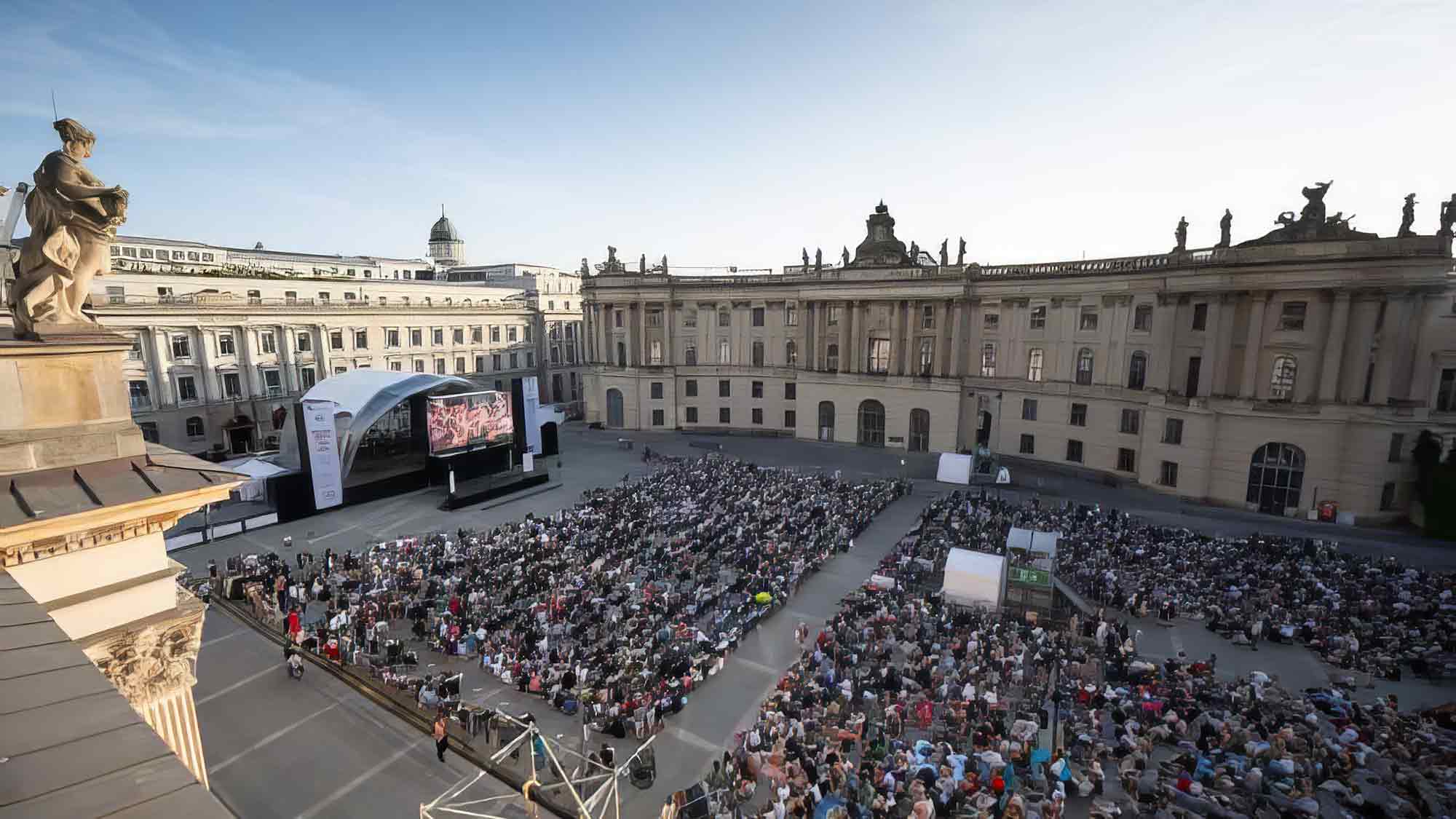 BMW: »Staatsoper für alle« 2025: Rund 20.000 Besucher bei Live Übertragung BMW: »Staatsoper für alle« 2025: Rund 20.000 Besucher bei Live Übertragung
