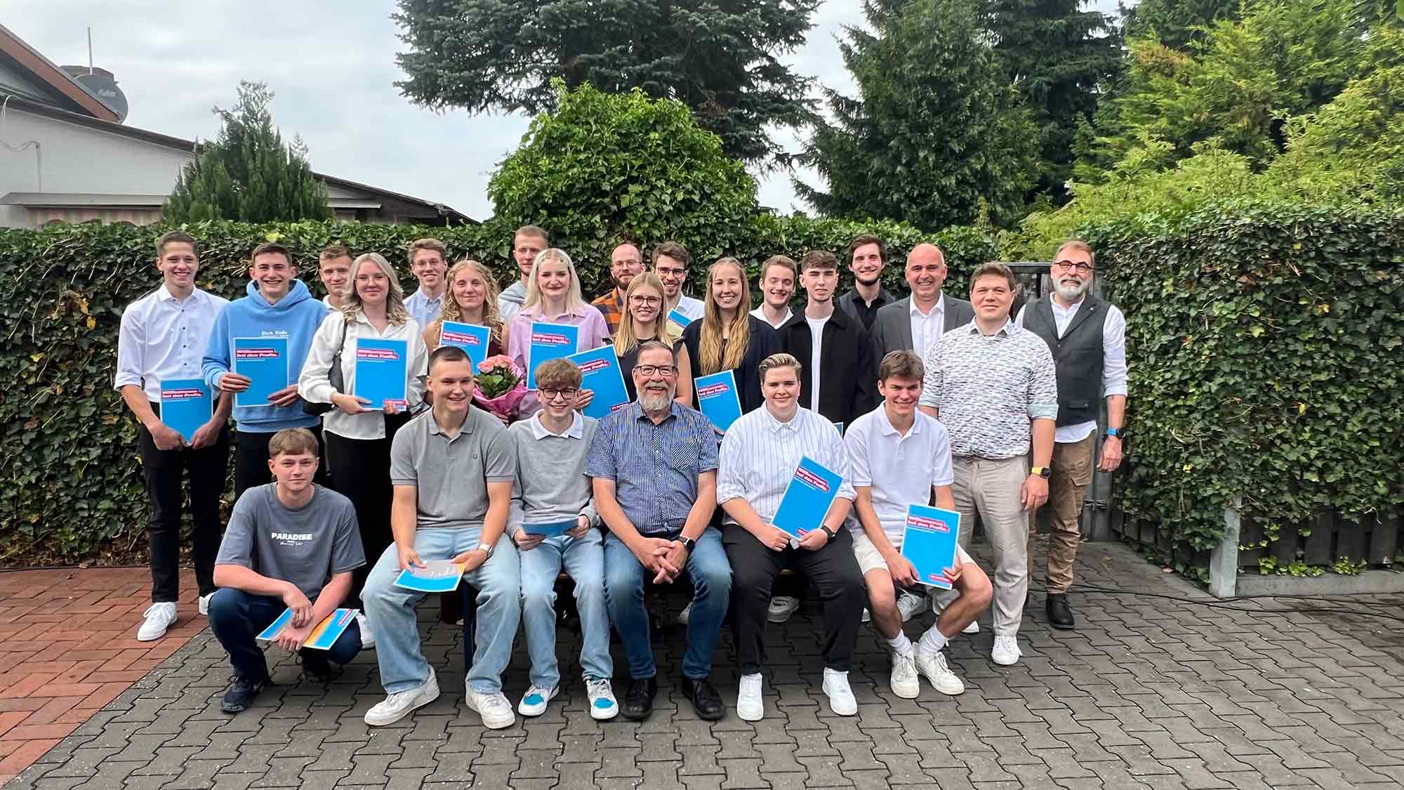 Tischlerinnung Gütersloh: Freisprechung der Tischlergesellen – 53 junge Talente starten in ihre Zukunft Tischlerinnung Gütersloh: Freisprechung der Tischlergesellen – 53 junge Talente starten in ihre Zukunft