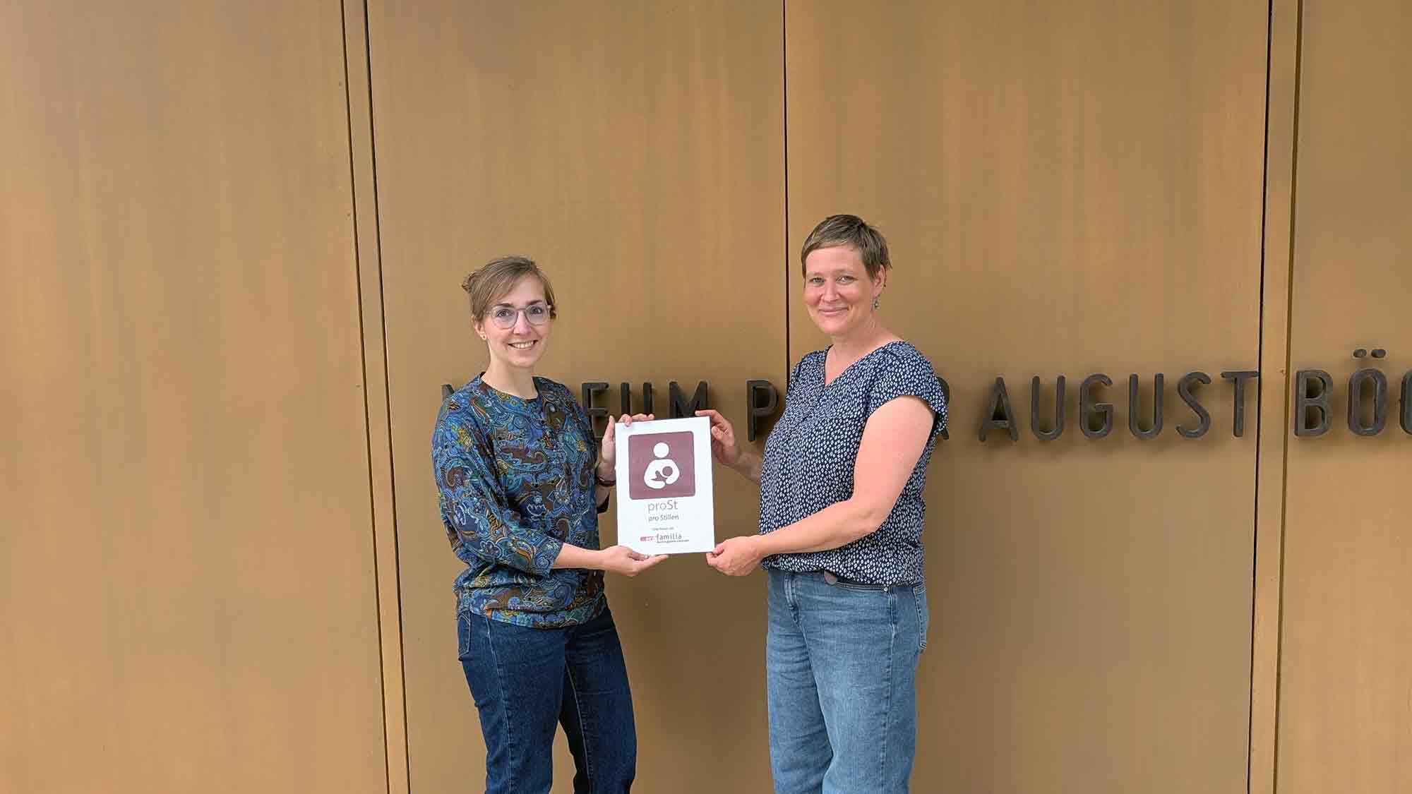 Museum Peter August Böckstiegel wird offizieller »Stillfreundlicher Ort« – Teilnahme an der Aktion »pro Stillen – proSt« von »pro familia« Gütersloh Museum Peter August Böckstiegel wird offizieller »Stillfreundlicher Ort« – Teilnahme an der Aktion »pro Stillen – proSt« von »pro familia« Gütersloh