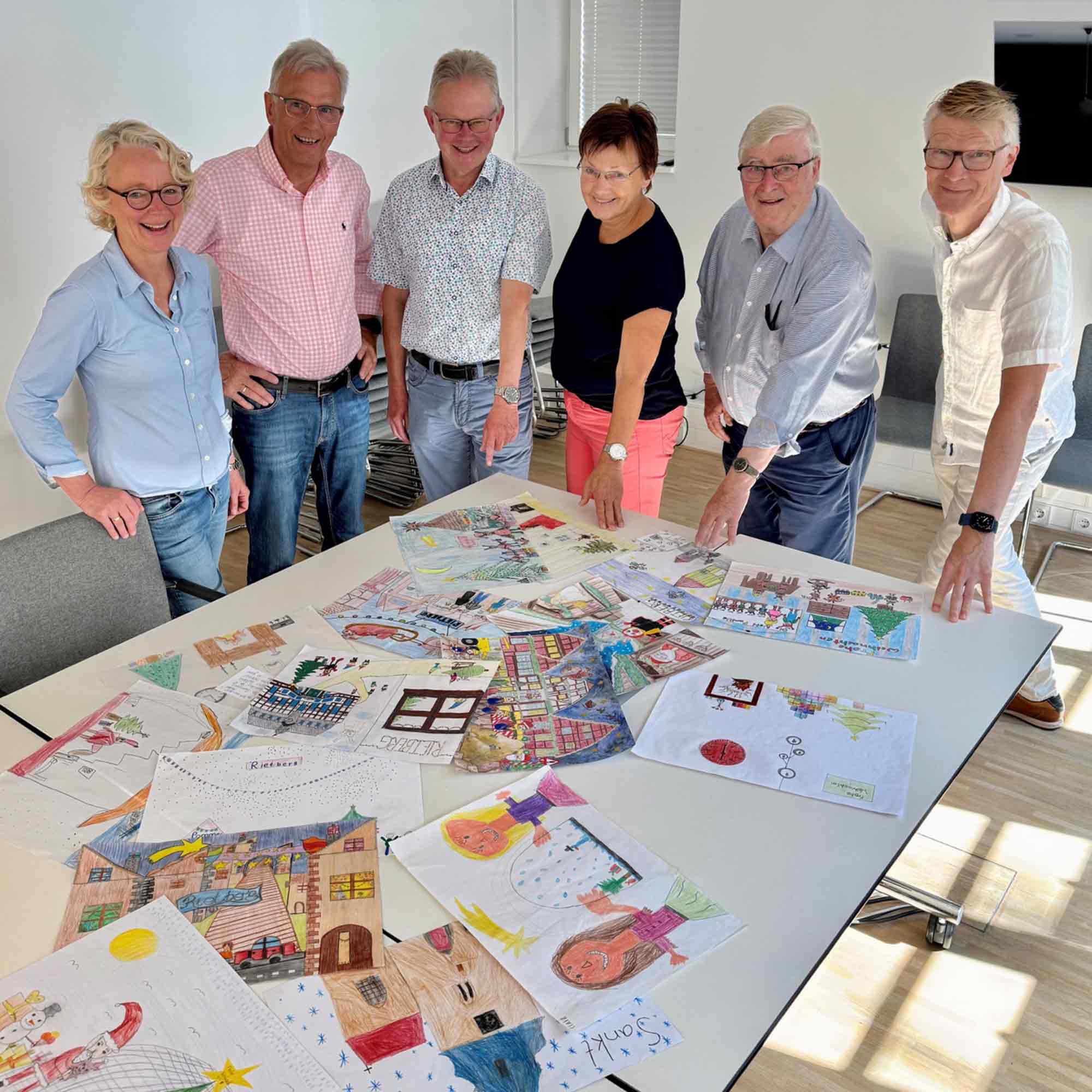 Bunte Kunst für den Advent – Auswahl des neuen Motivs für den Adventskalender Rietberg Bunte Kunst für den Advent – Auswahl des neuen Motivs für den Adventskalender Rietberg