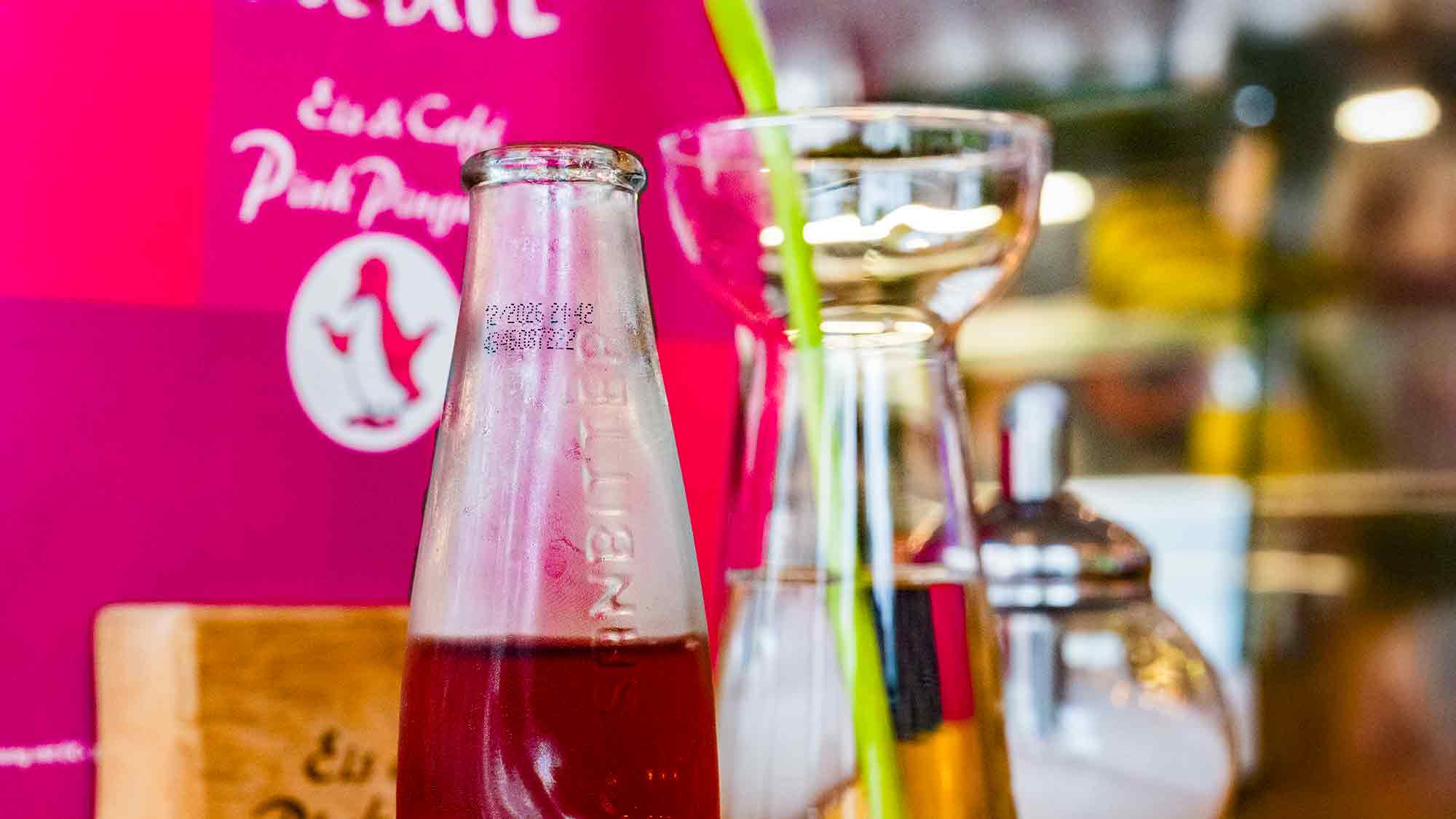 »Sanbitter« von San Pellegrino, alkoholfreier Bitter Shot im Eiscafé Pink Pinguin, Dreiecksplatz Gütersloh »Sanbitter« von San Pellegrino, alkoholfreier Bitter Shot im Eiscafé Pink Pinguin, Dreiecksplatz Gütersloh