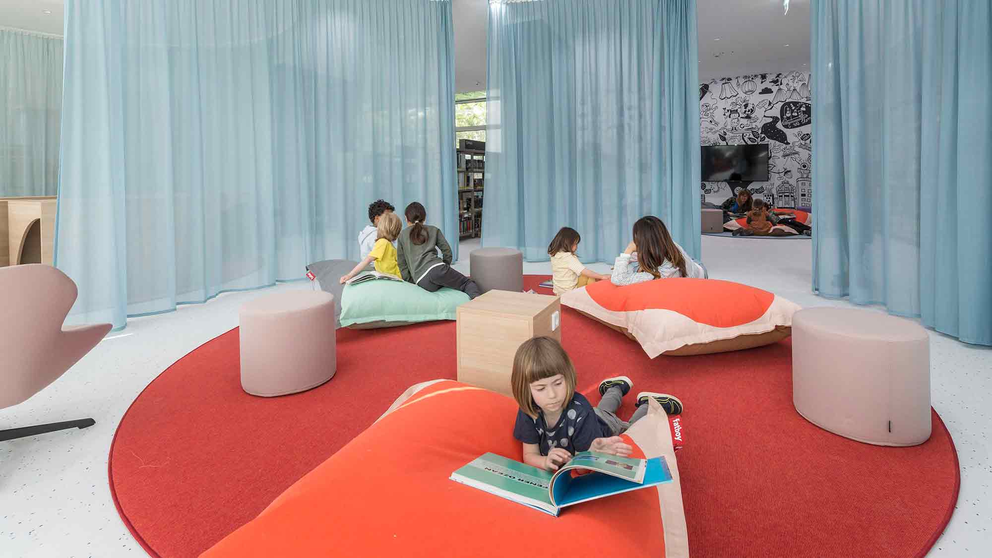 Geschichten teilen, Zukunft pflanzen – Stadtbibliothek Mönchengladbach sucht neue Vorlesepaten Geschichten teilen, Zukunft pflanzen – Stadtbibliothek Mönchengladbach sucht neue Vorlesepaten