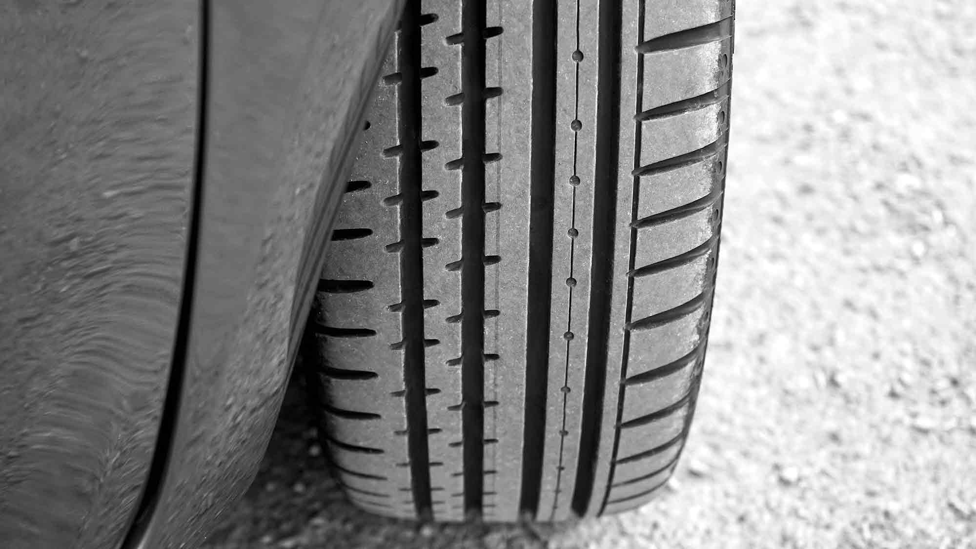 Winterreifen vs. Ganzjahresreifen: Was Schweizer Fahrer 2025 wissen müssen Winterreifen vs. Ganzjahresreifen: Was Schweizer Fahrer 2025 wissen müssen