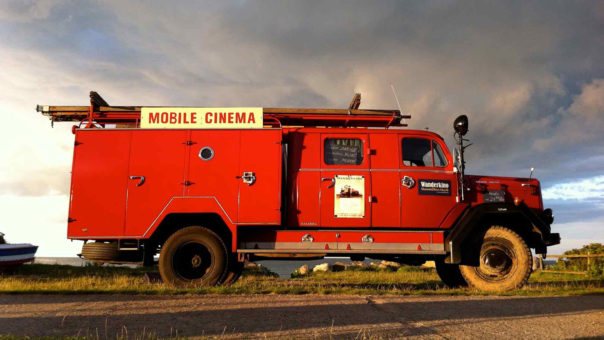 Wanderkino macht Station in Gütersloh – Stummfilme mit musikalischer Begleitung, 9. und 10. September 2025 Wanderkino macht Station in Gütersloh – Stummfilme mit musikalischer Begleitung, 9. und 10. September 2025