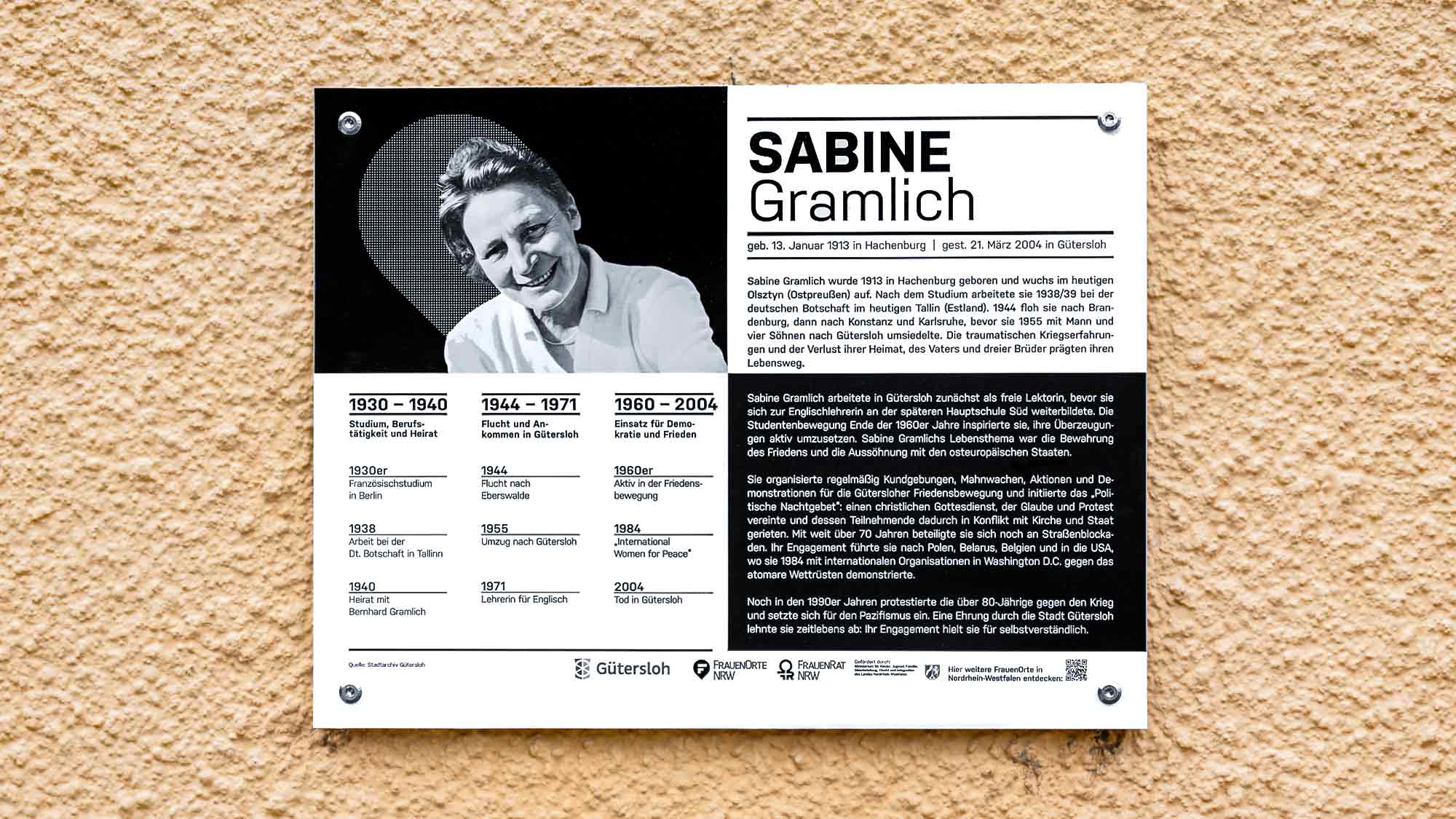 »Frauenort NRW«, Gedenktafel Sabine Gramlich, Altes Amtsgericht, Berliner Platz (HVP), Gütersloh »Frauenort NRW«, Gedenktafel Sabine Gramlich, Altes Amtsgericht, Berliner Platz (HVP), Gütersloh