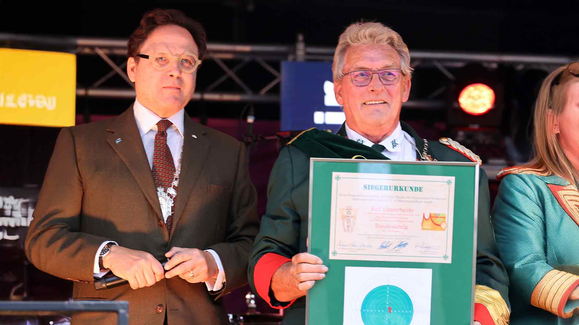 Bundesfest 2025 in Mönchengladbach: Ralf Lipperheide aus Stolberg ist neuer Bundeskönig Bundesfest 2025 in Mönchengladbach: Ralf Lipperheide aus Stolberg ist neuer Bundeskönig