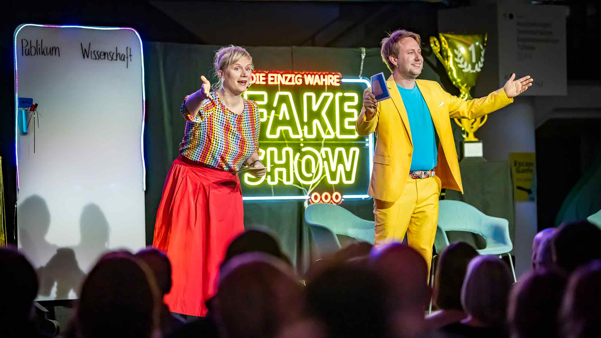 Wer lügt besser – Mensch oder Maschine? &raquo;Die einzig wahre Fake Show&laquo; in der &raquo;Wissenswerkstadt&laquo; Bielefeld, 4. Oktober 2025