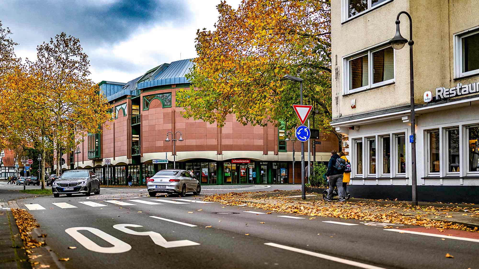 NOW Commons: Kreisverkehr, Stadtbibliothek Gütersloh, Verbraucherzentrale NRW, Restaurant Ellinadiko, Blessenstätte, Unter den Ulmen NOW Commons: Kreisverkehr, Stadtbibliothek Gütersloh, Verbraucherzentrale NRW, Restaurant Ellinadiko, Blessenstätte, Unter den Ulmen