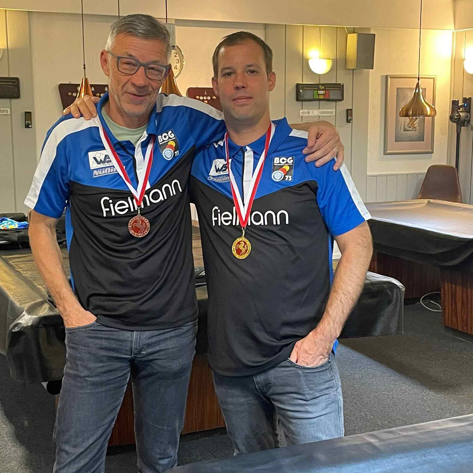 Doppelerfolg für DJK Gütersloh: Gold und Bronze bei der Cadre 35/2 Einzelmeisterschaft in Dortmund Doppelerfolg für DJK Gütersloh: Gold und Bronze bei der Cadre 35/2 Einzelmeisterschaft in Dortmund