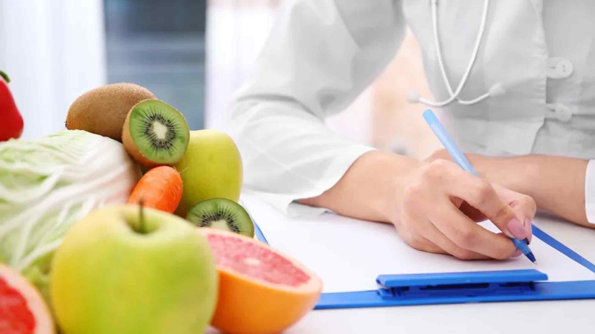 Ernährungstherapie nach Dünndarmkrebs: Prof. Dr. Markus Masin entwickelt systematische Betreuungskonzepte Ernährungstherapie nach Dünndarmkrebs: Prof. Dr. Markus Masin entwickelt systematische Betreuungskonzepte