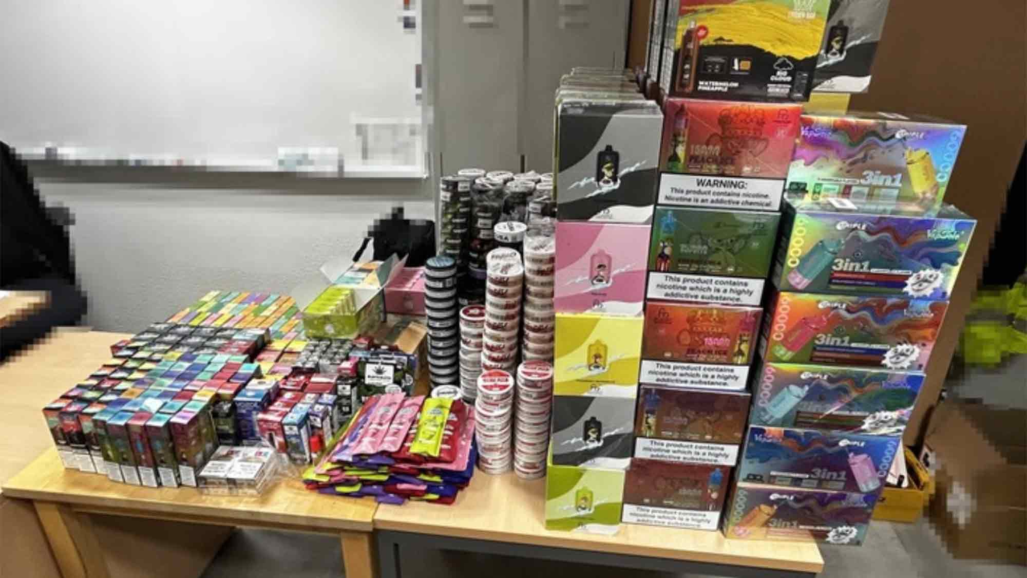 Bielefelder Zoll stellt große Mengen Vapes und Wasserpfeifentabak sicher/Gemeinsame Kontrollaktion in Herforder Kiosken und Shisha Bars Bielefelder Zoll stellt große Mengen Vapes und Wasserpfeifentabak sicher/Gemeinsame Kontrollaktion in Herforder Kiosken und Shisha Bars