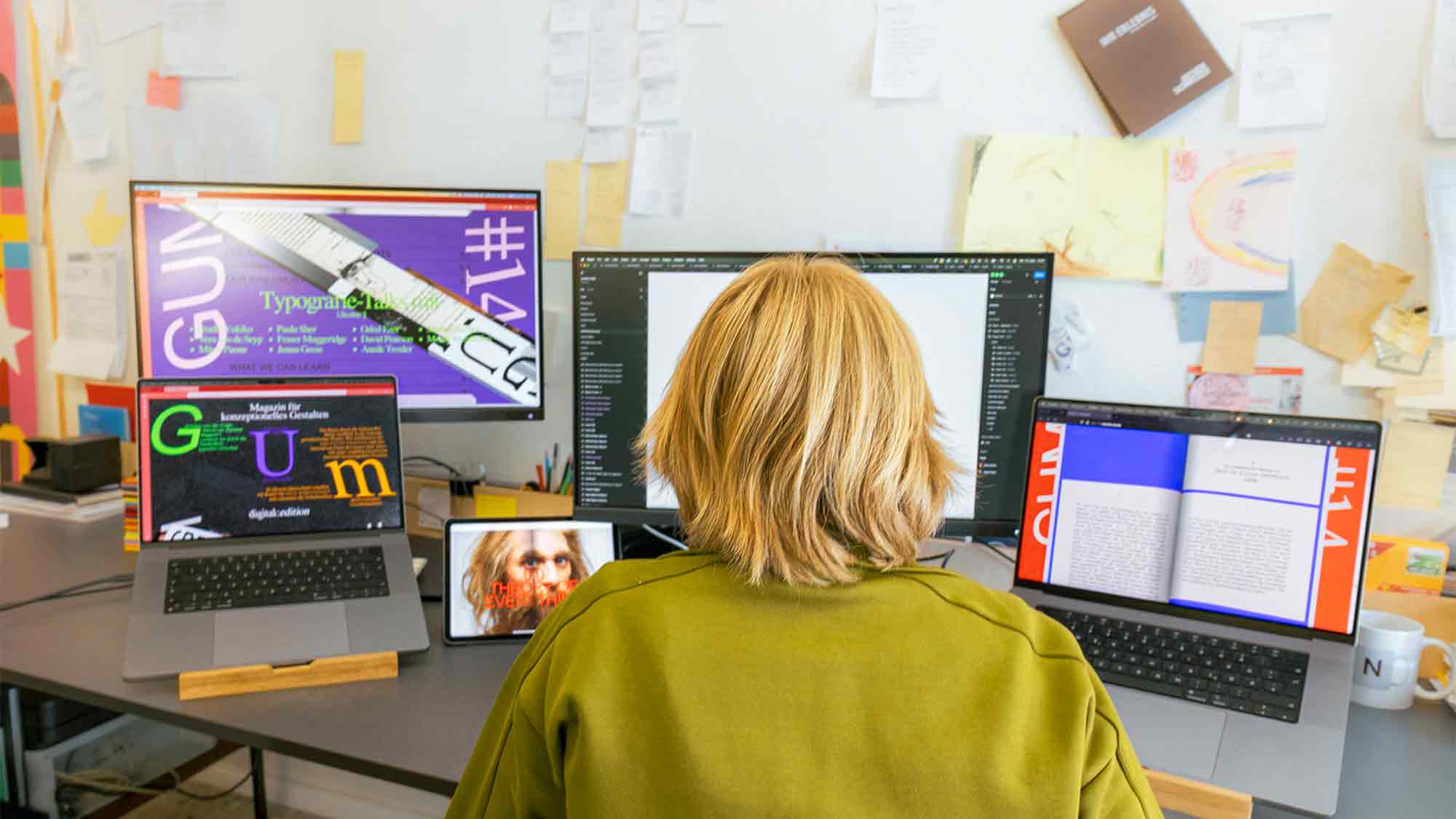 Rein digital, aber mit Bundfalte und doch irgendwie »printig«: Die neue »GUM«, das Magazin des Fachbereichs Gestaltung an der HSBI, ist da! Rein digital, aber mit Bundfalte und doch irgendwie »printig«: Die neue »GUM«, das Magazin des Fachbereichs Gestaltung an der HSBI, ist da!