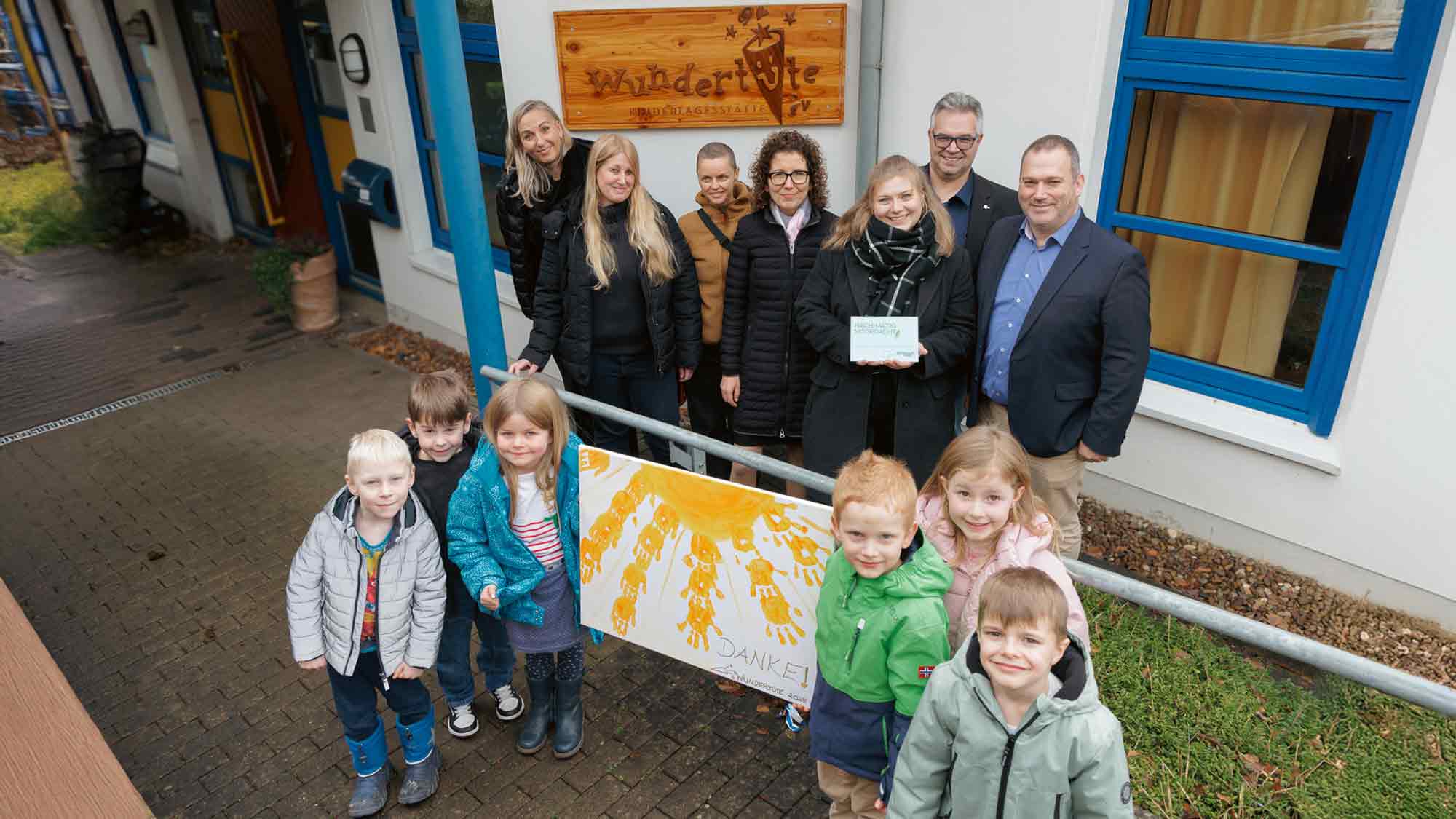 Nachhaltig mitgedacht – Einweihung der ersten Photovoltaikanlage von »Detmold 2035« auf dem Dach der Kita »Wundertüte« in Detmold Nachhaltig mitgedacht – Einweihung der ersten Photovoltaikanlage von »Detmold 2035« auf dem Dach der Kita »Wundertüte« in Detmold