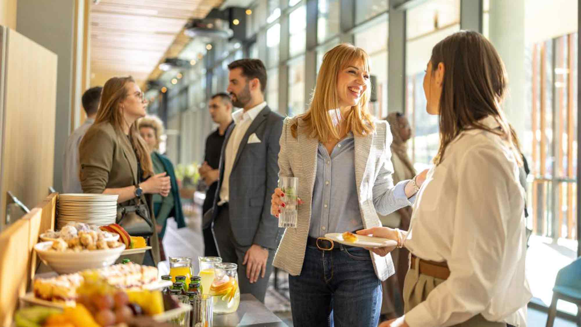 Networking bei Croissant und Kaffee: das ISGUS Businessfrühstück tourt durch Deutschland und Österreich Networking bei Croissant und Kaffee: das ISGUS Businessfrühstück tourt durch Deutschland und Österreich