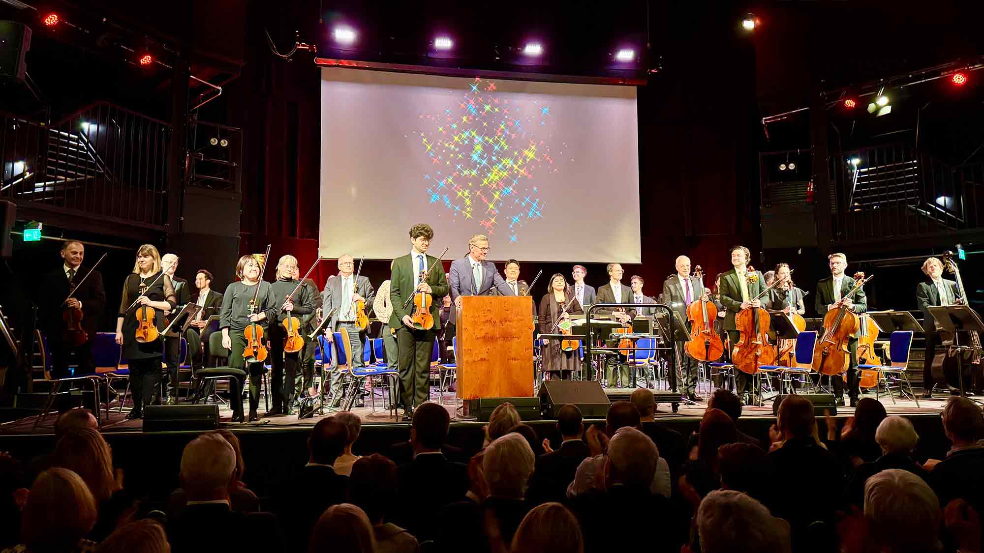 »Den Kopf in den Sand stecken ist keine Lösung«, Nordwestdeutsche Philharmonie spielte in Rietberg auf »Den Kopf in den Sand stecken ist keine Lösung«, Nordwestdeutsche Philharmonie spielte in Rietberg auf
