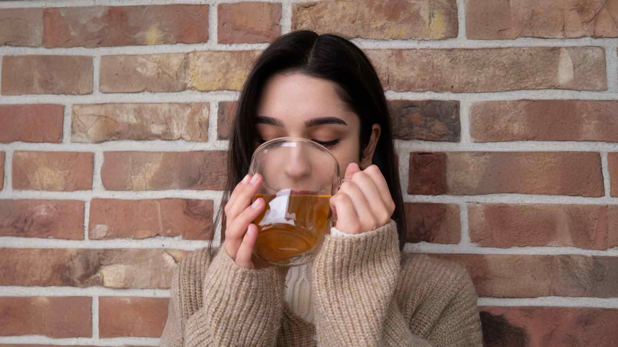 &raquo;TeeGschwendner&laquo;: Wärmende Kräutertees und Gewürztees – Ingwer, Tulsi & Co. für kalte Wintertage